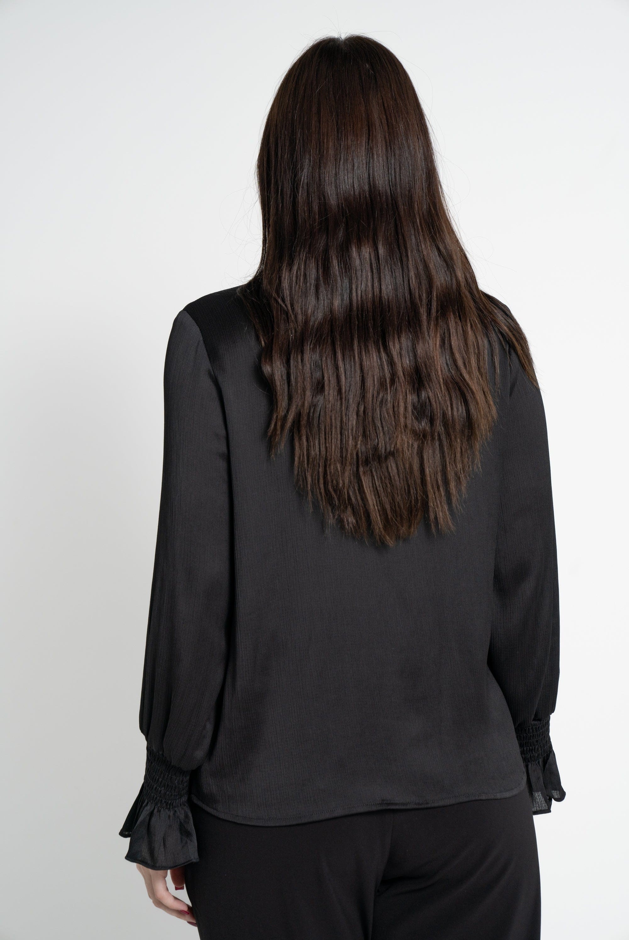 ميكا بلوزة بأكمام طويلة نسائية بكرانيش على الصدر