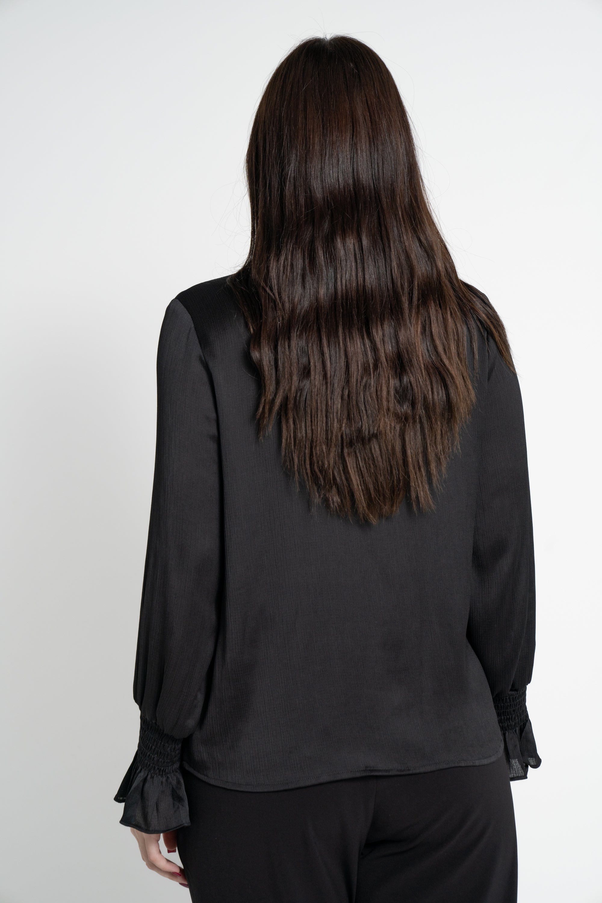 ميكا بلوزة بأكمام طويلة نسائية بكرانيش على الصدر