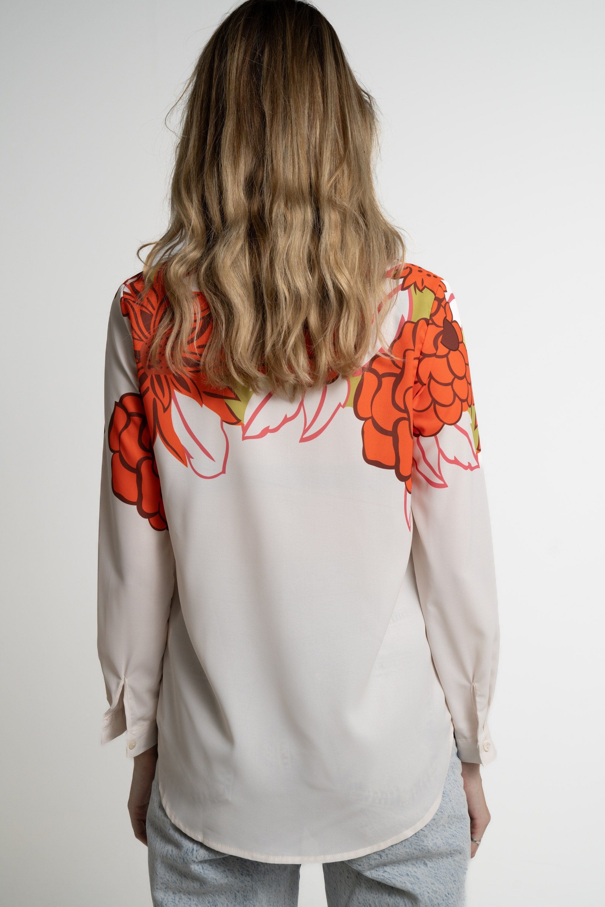 ميكا قميص بأكمام طويلة مزين بالأكتاف نسائي بيج