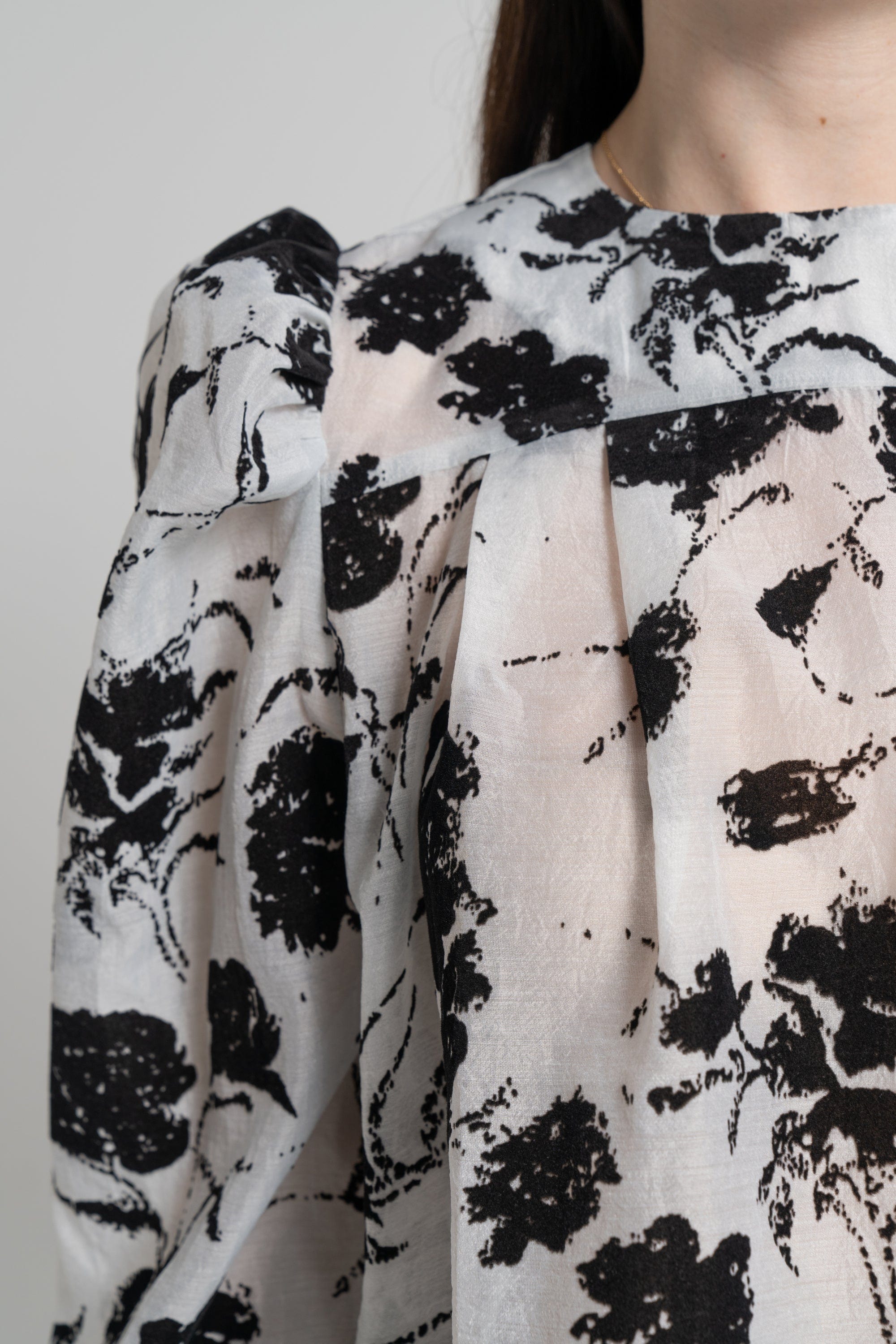 ميكا بلوزة كم طويل موردة نسائي أسود