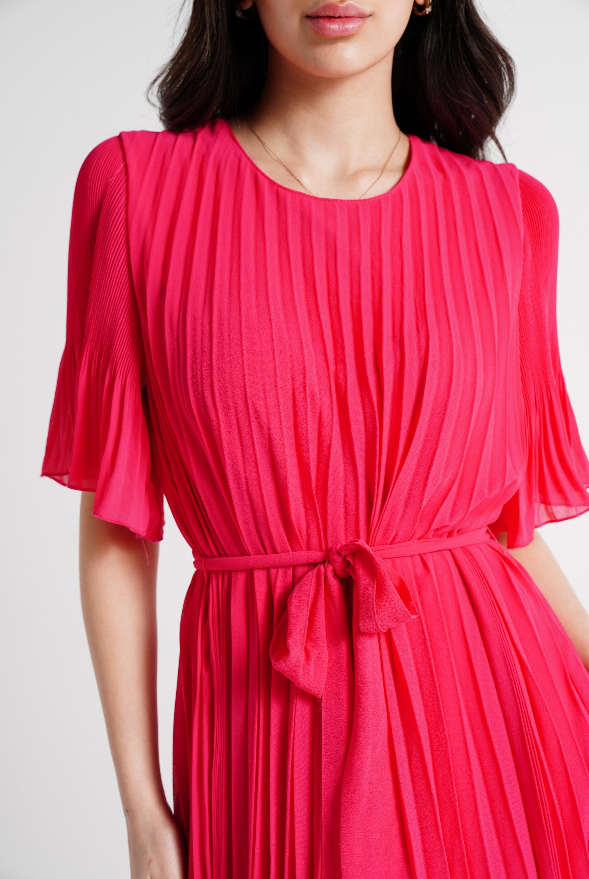 ู
ููุง ูุณุชุงู ู
ูุฏู ุจุฃูู
ุงู
ูุตูุฑุฉ ุจููุณูู ูุณุงุฆู