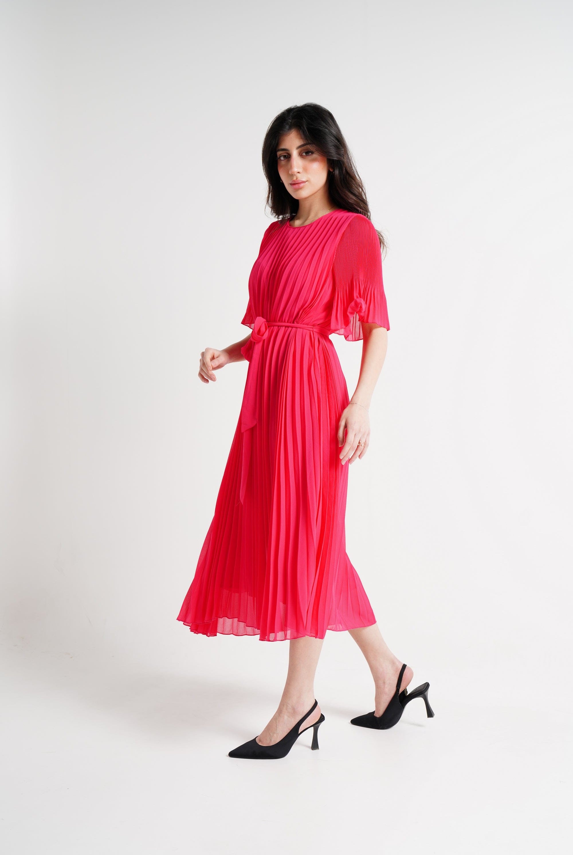 ู
ููุง ูุณุชุงู ู
ูุฏู ุจุฃูู
ุงู
ูุตูุฑุฉ ุจููุณูู ูุณุงุฆู