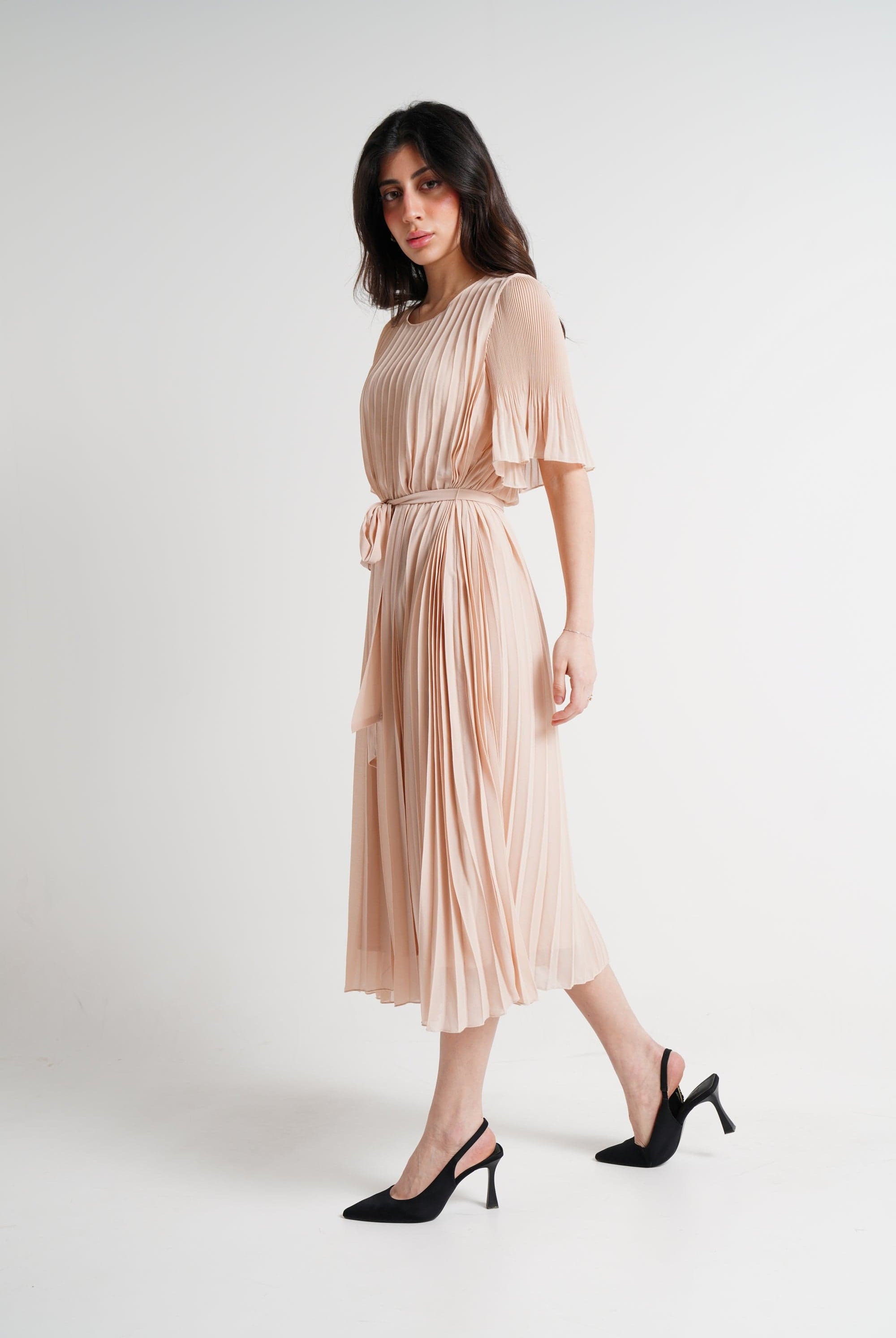 ู
ููุง ูุณุชุงู ู
ูุฏู ุจุฃูู
ุงู
ูุตูุฑุฉ ุจููุณูู ูุณุงุฆู