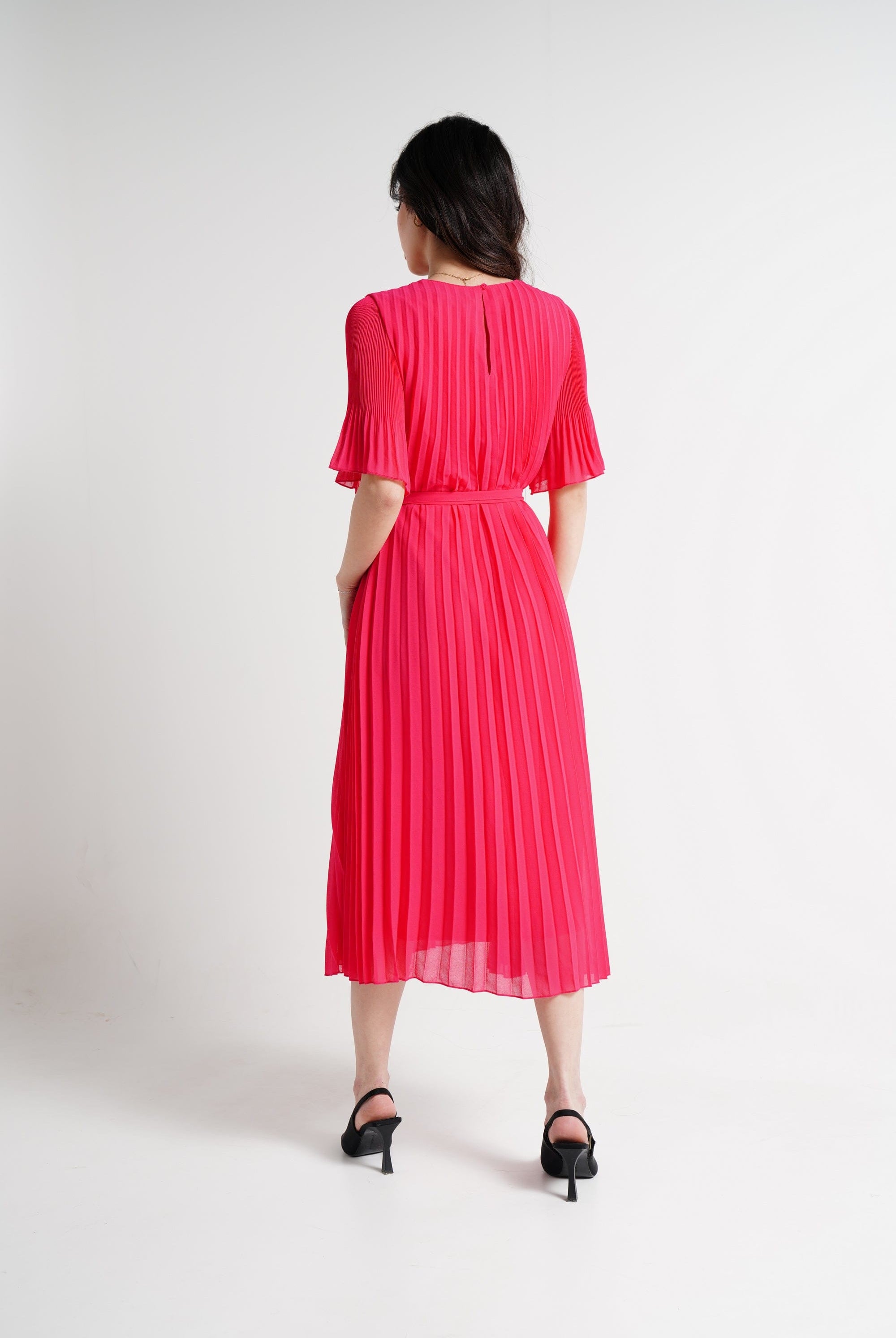 ู
ููุง ูุณุชุงู ู
ูุฏู ุจุฃูู
ุงู
ูุตูุฑุฉ ุจููุณูู ูุณุงุฆู