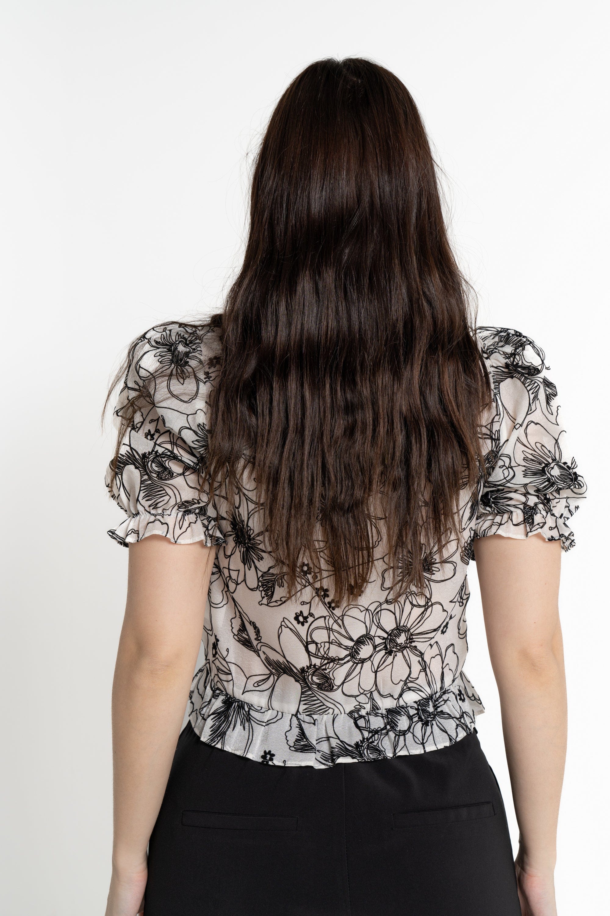 ميكا بلوزة بأكمام قصيرة موردة بأزرار أمامية أسود