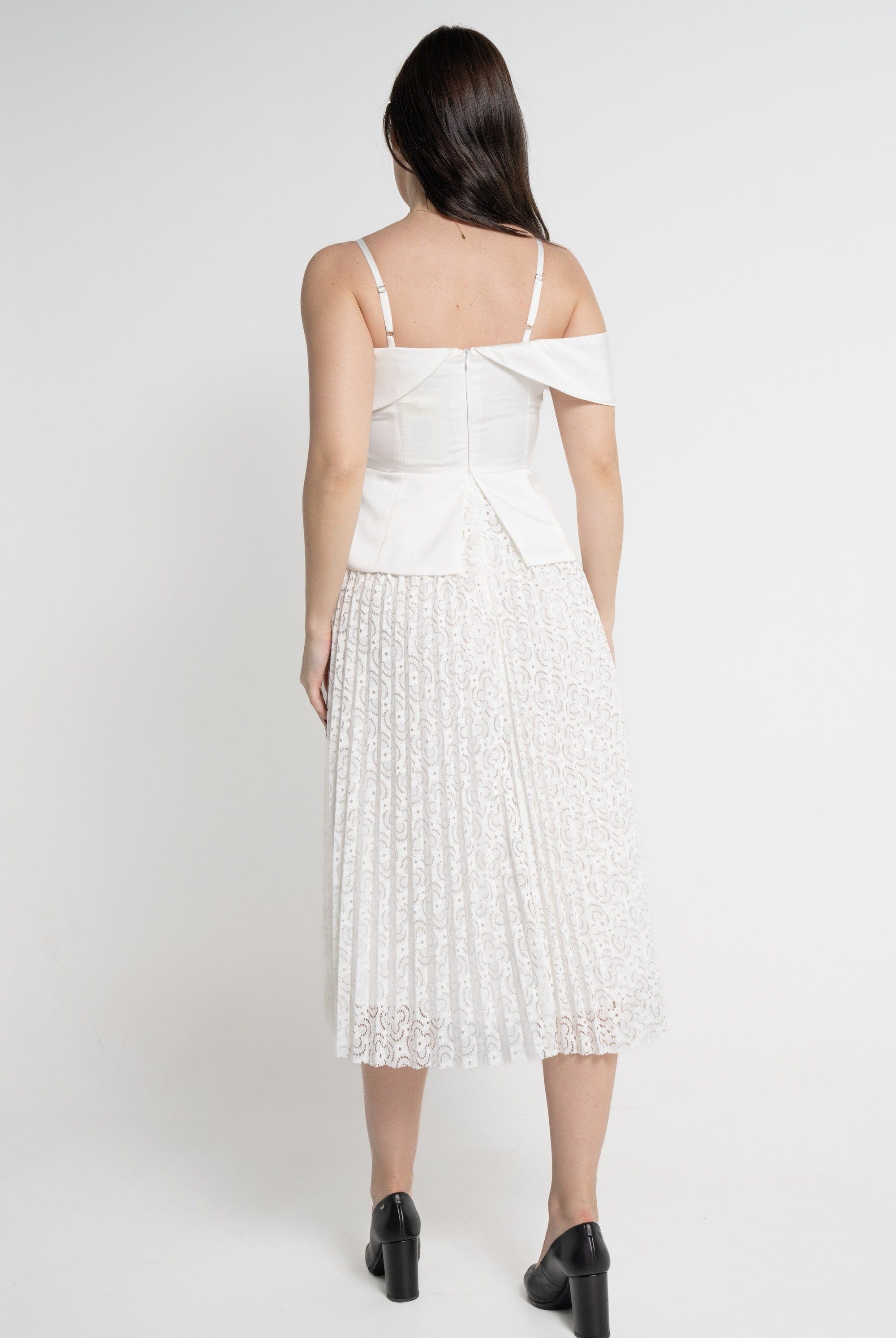 ميكا فستان ميدي بدون أكمام أوف شولدر لامع