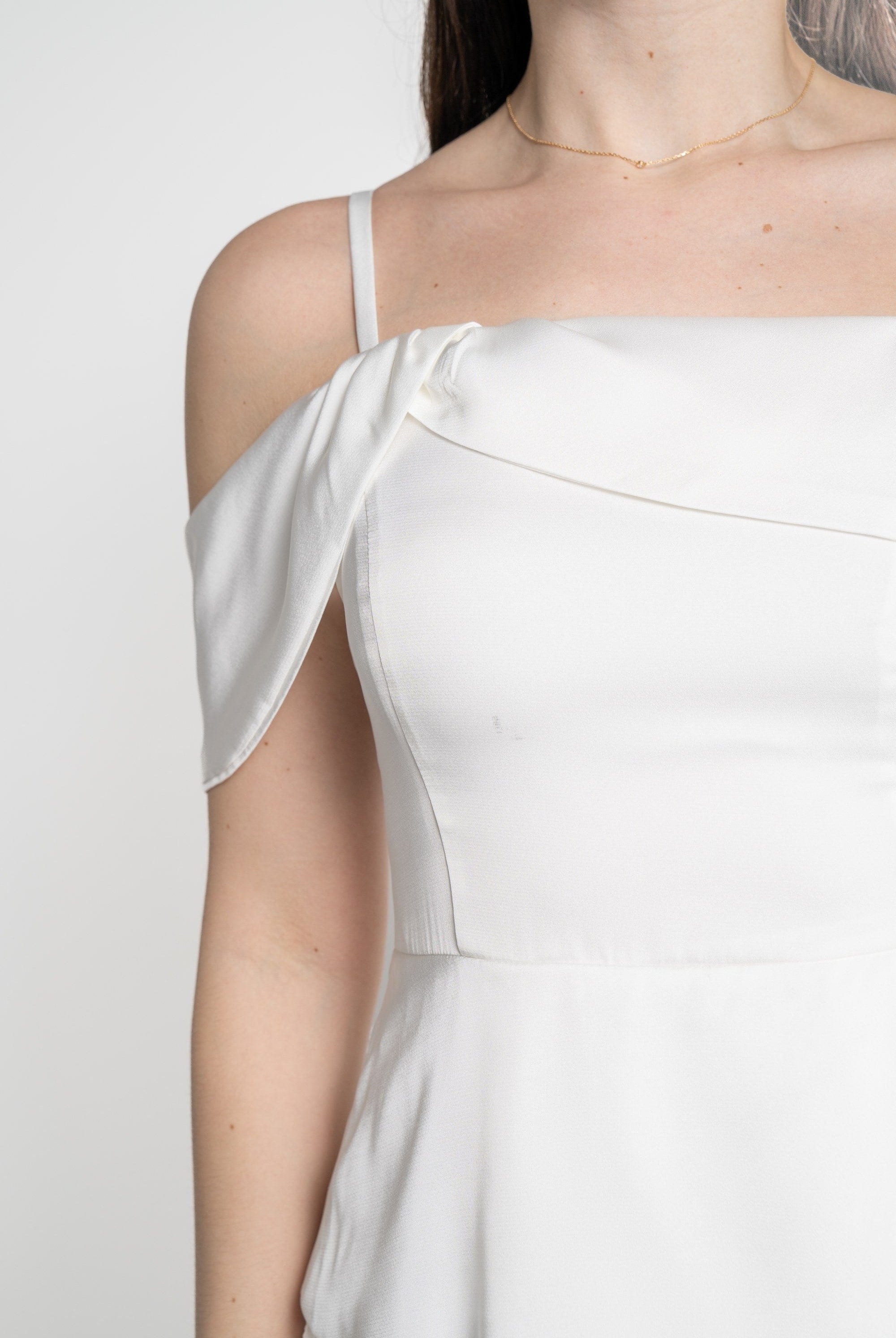 ميكا فستان ميدي بدون أكمام أوف شولدر لامع