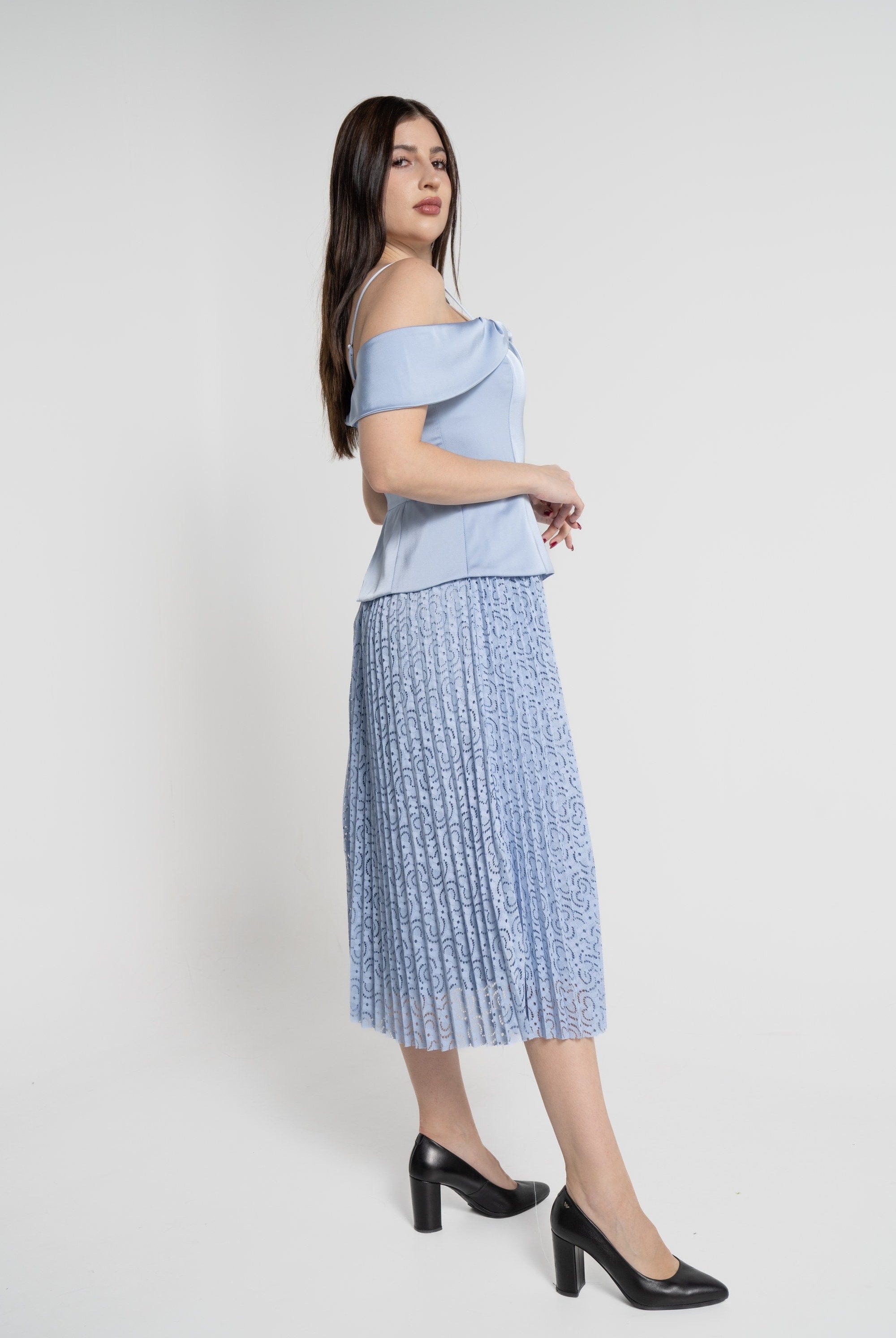 ميكا فستان ميدي بدون أكمام أوف شولدر لامع