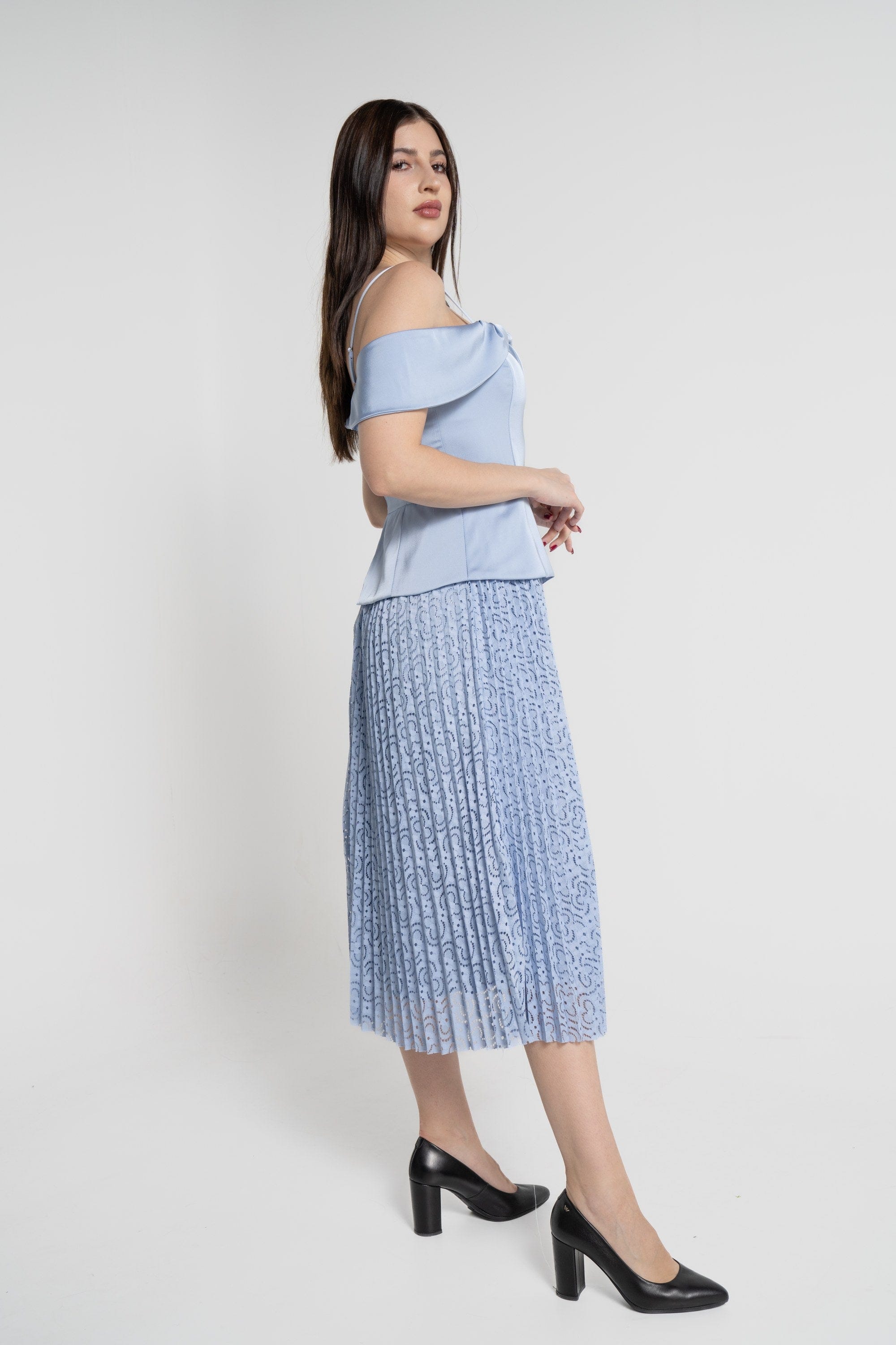 ميكا فستان ميدي بدون أكمام أوف شولدر لامع