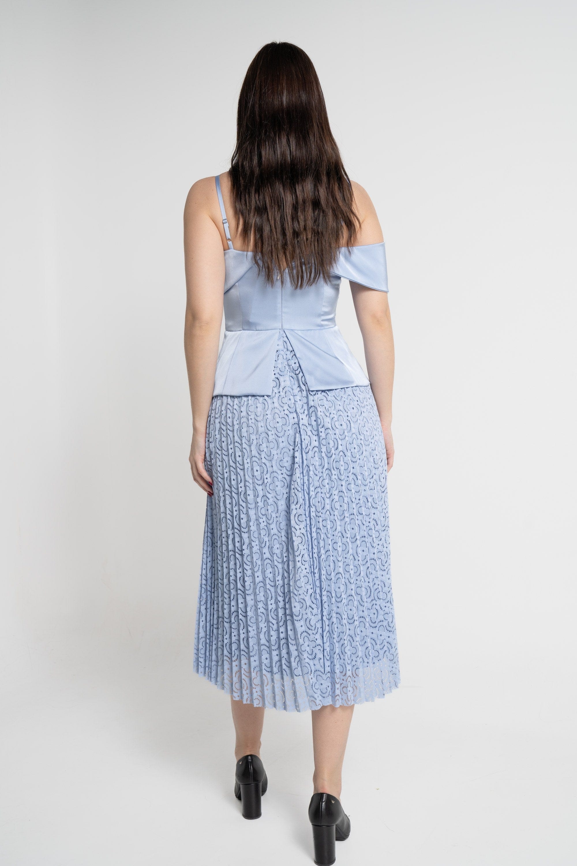 ميكا فستان ميدي بدون أكمام أوف شولدر لامع