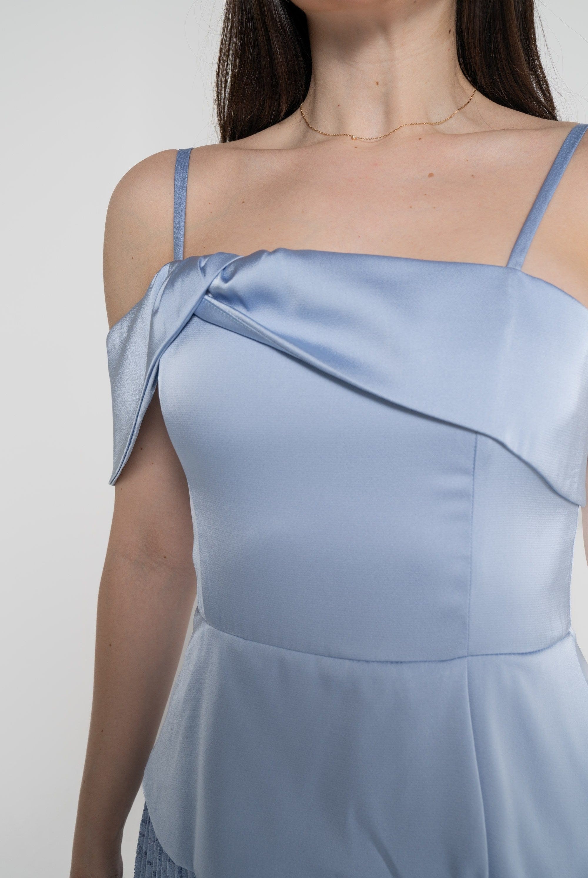 ميكا فستان ميدي بدون أكمام أوف شولدر لامع