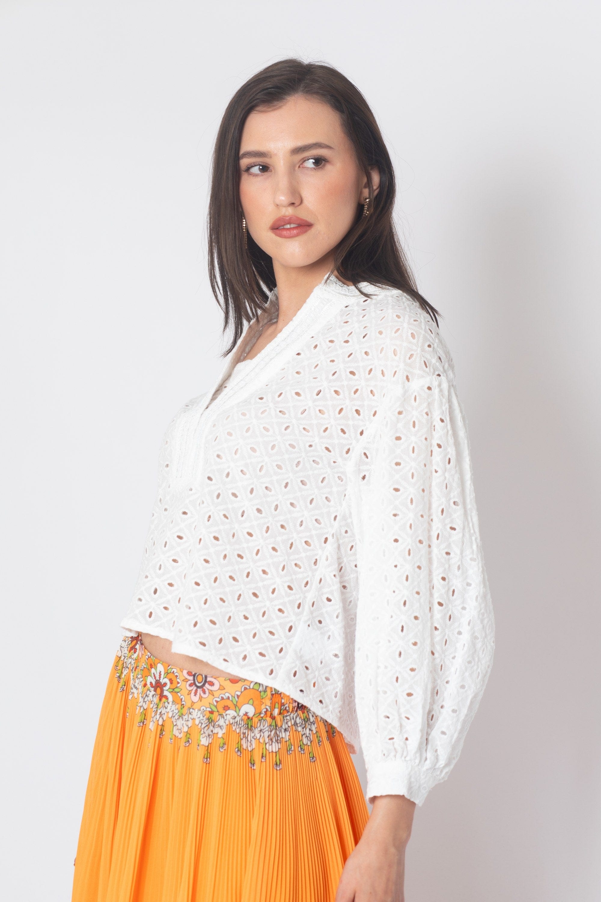 ميكا بلوزة بأكمام طويلة نسائية قصيرة مخرمة