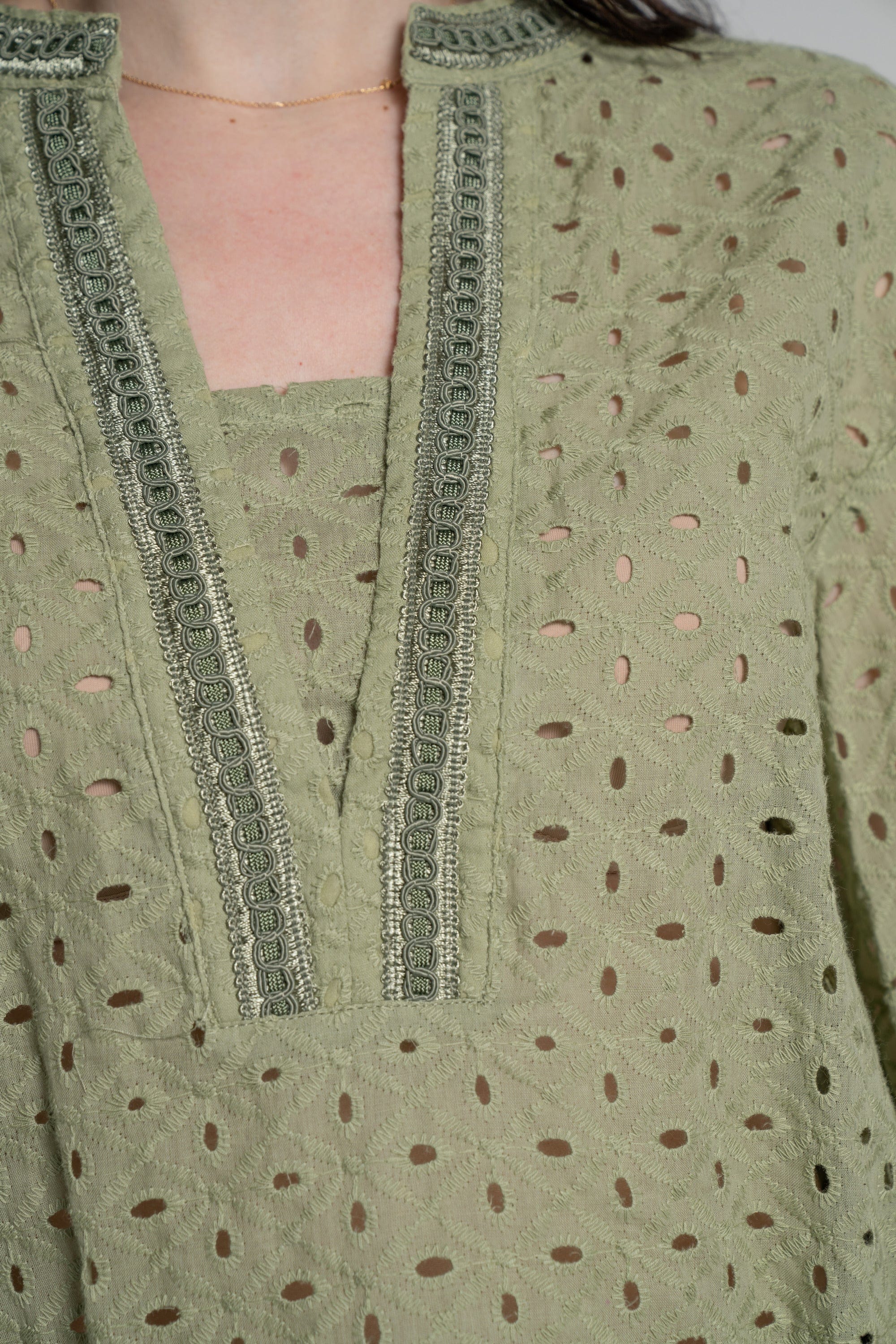 ميكا بلوزة بأكمام طويلة نسائية قصيرة مخرمة