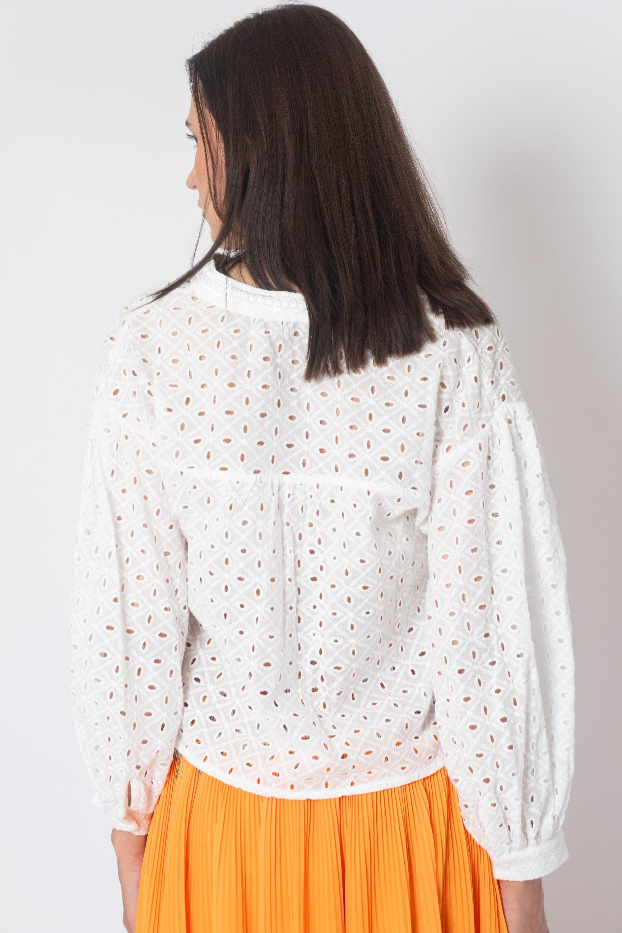 ميكا بلوزة بأكمام طويلة نسائية قصيرة مخرمة