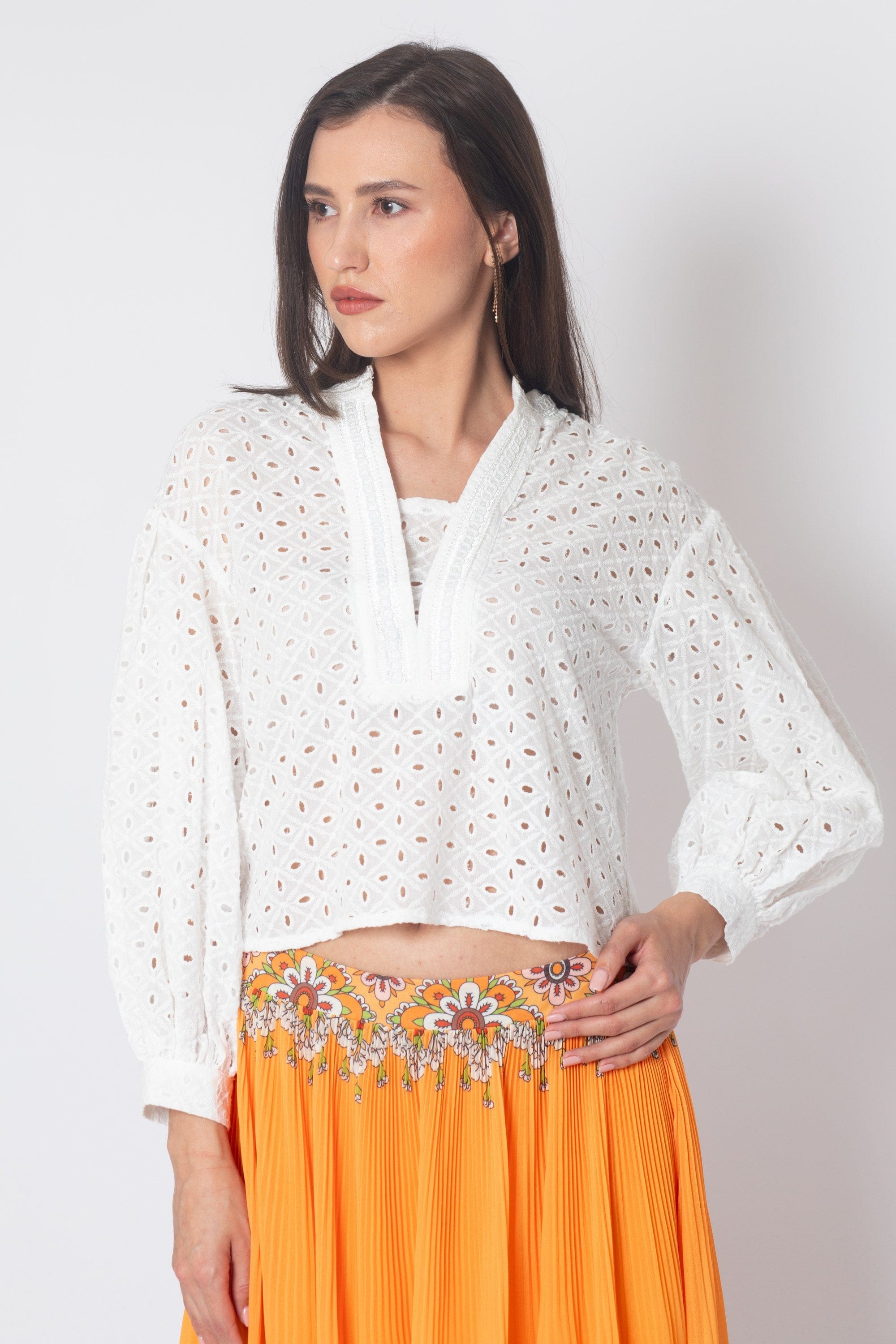 ميكا بلوزة بأكمام طويلة نسائية قصيرة مخرمة