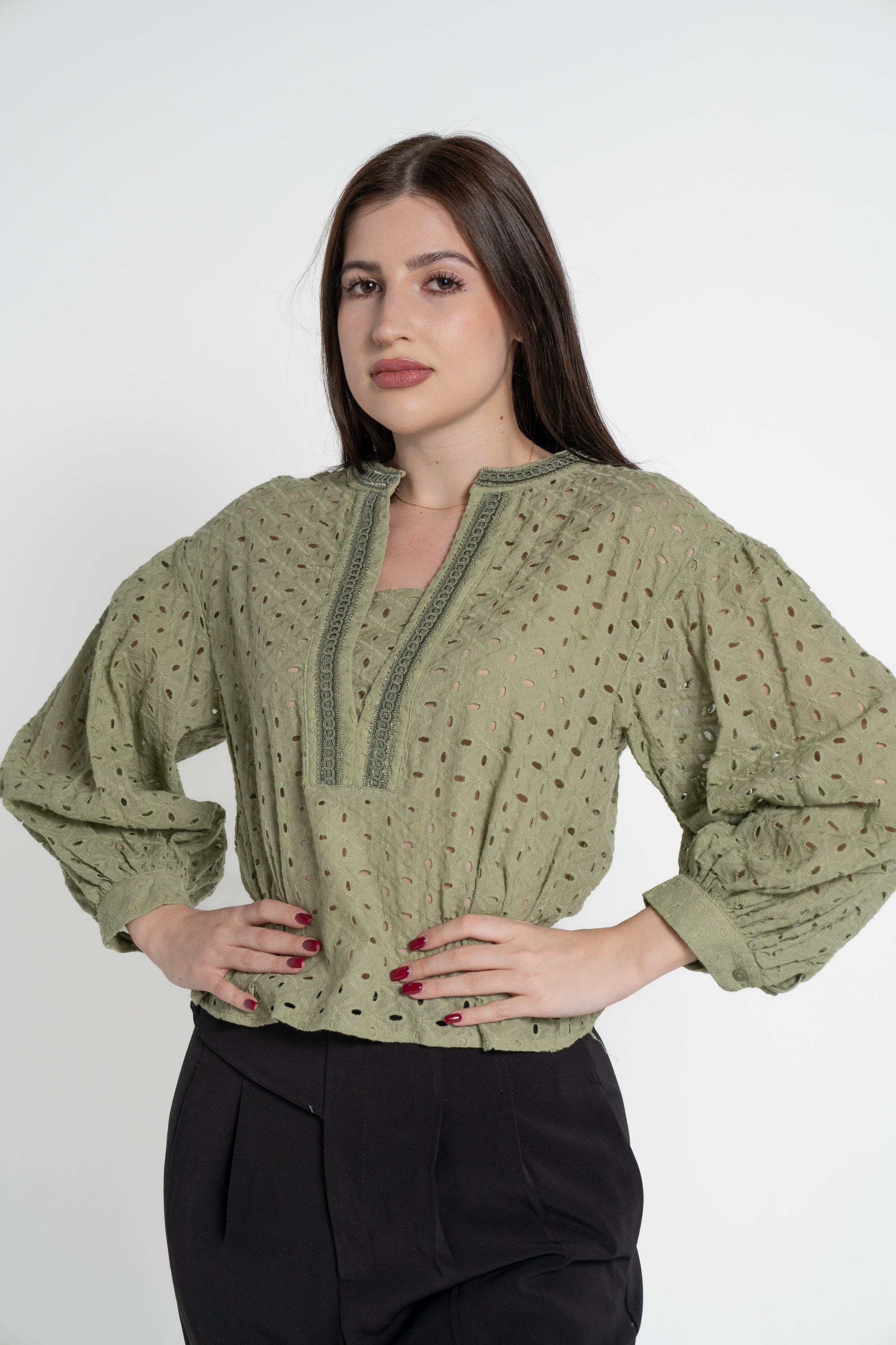 ميكا بلوزة بأكمام طويلة نسائية قصيرة مخرمة