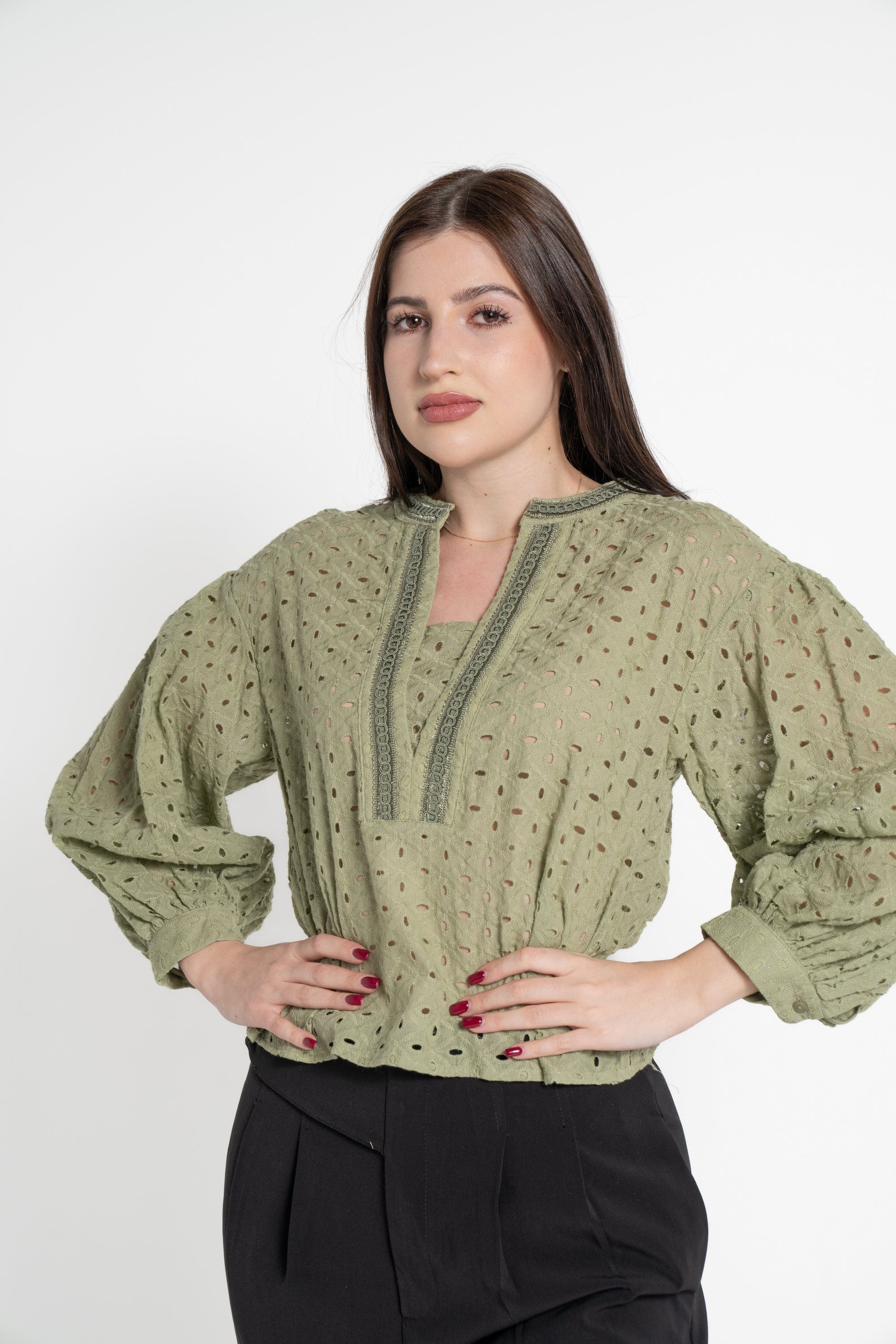 ميكا بلوزة بأكمام طويلة نسائية قصيرة مخرمة