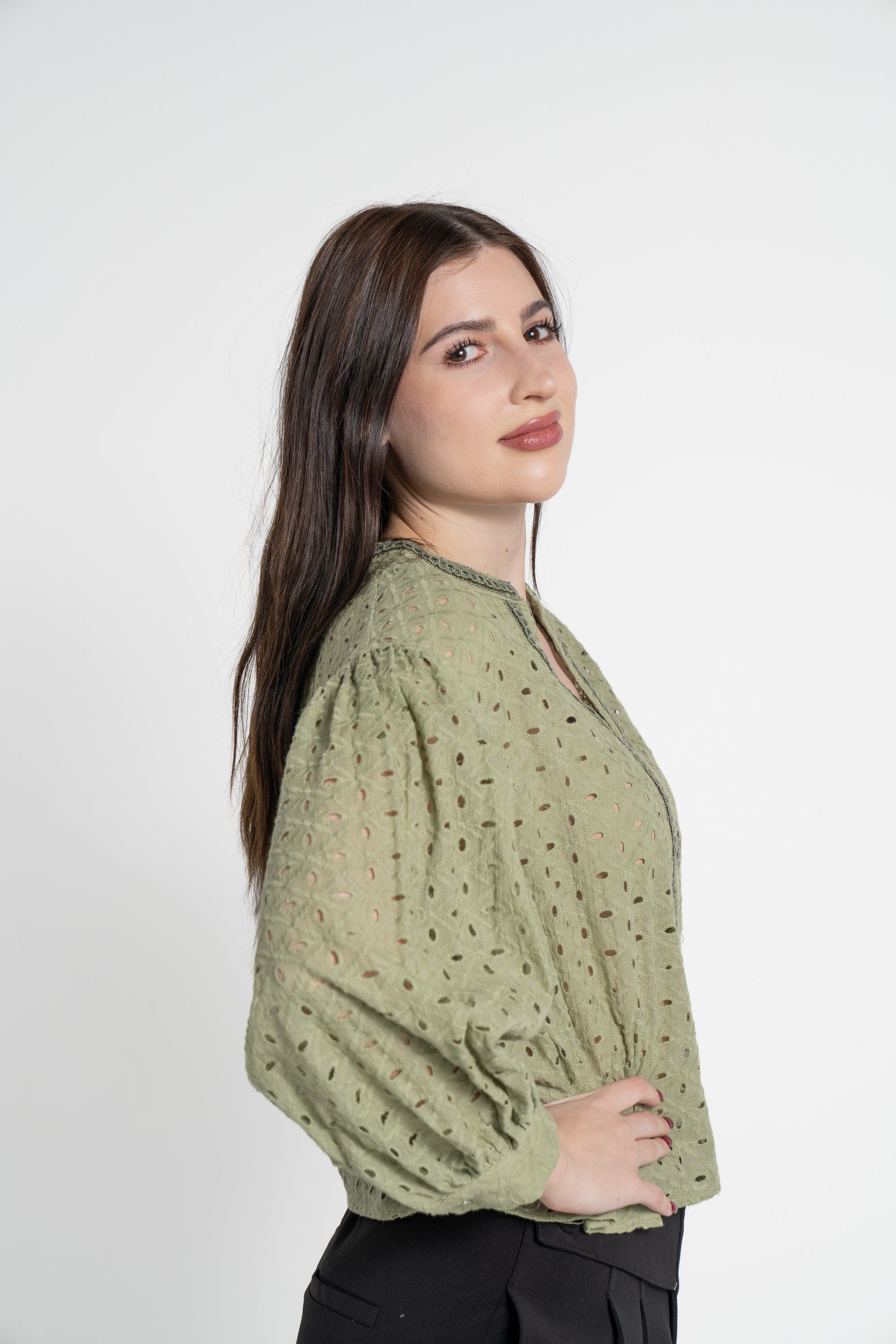 ميكا بلوزة بأكمام طويلة نسائية قصيرة مخرمة