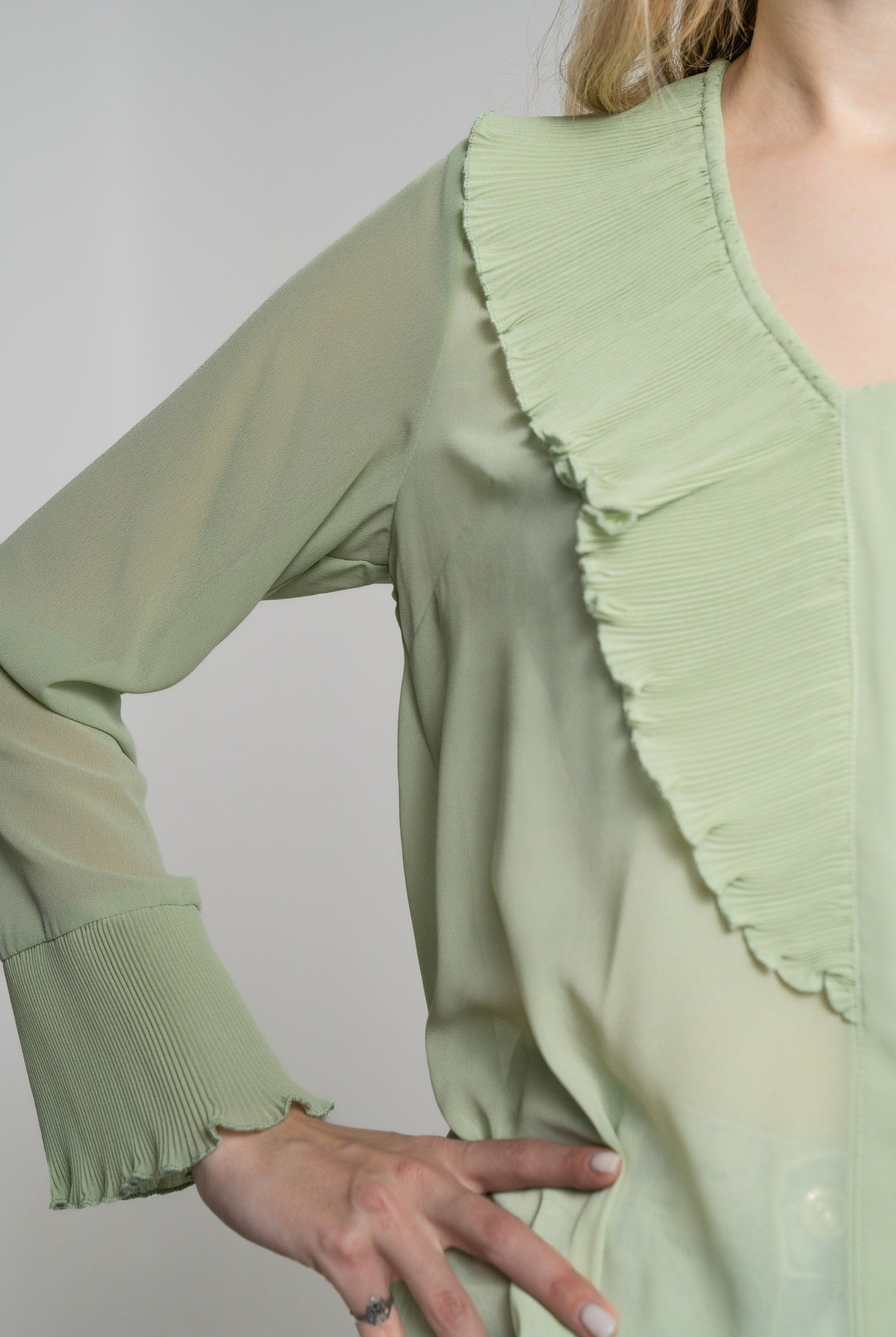 ميكا بلوزة بأكمام طويلة نسائية شفافة بكرانيش على الصدر