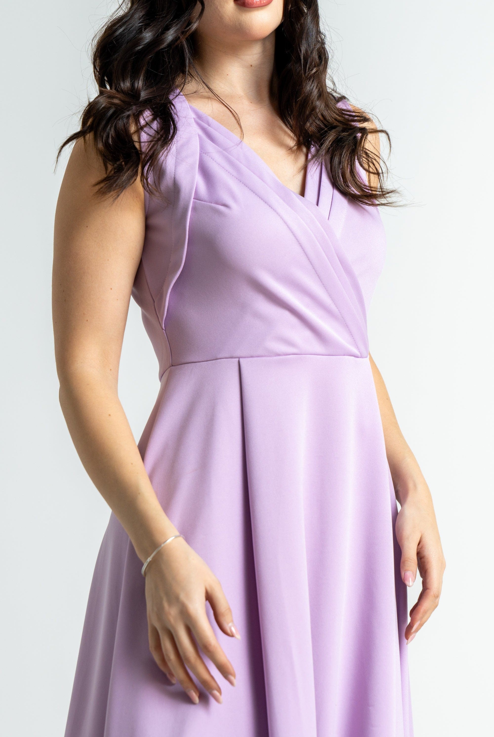 ميكا فستان ميدي لف بكسرات بدون أكمام