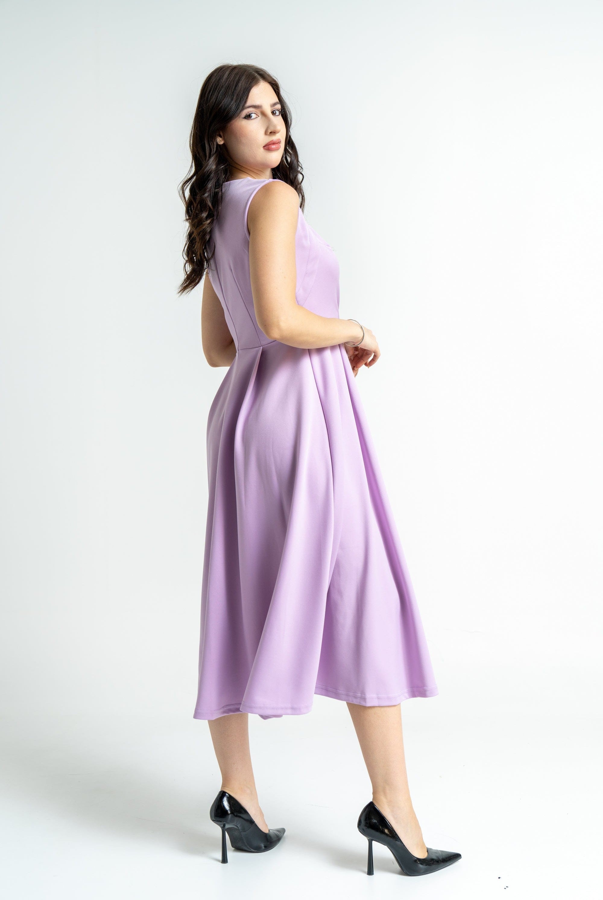 ميكا فستان ميدي لف بكسرات بدون أكمام