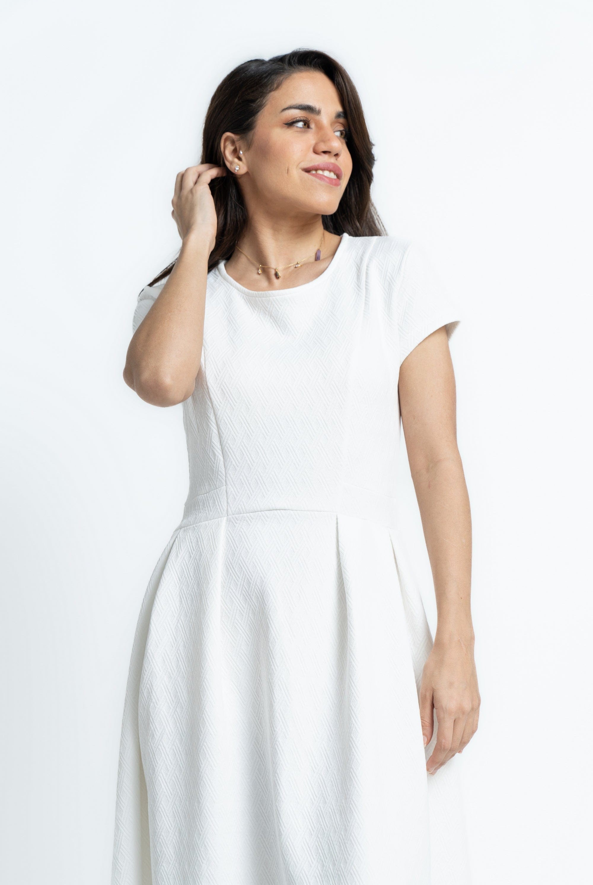 ميكا فستان ميدي بأكمام قصيرة سادة