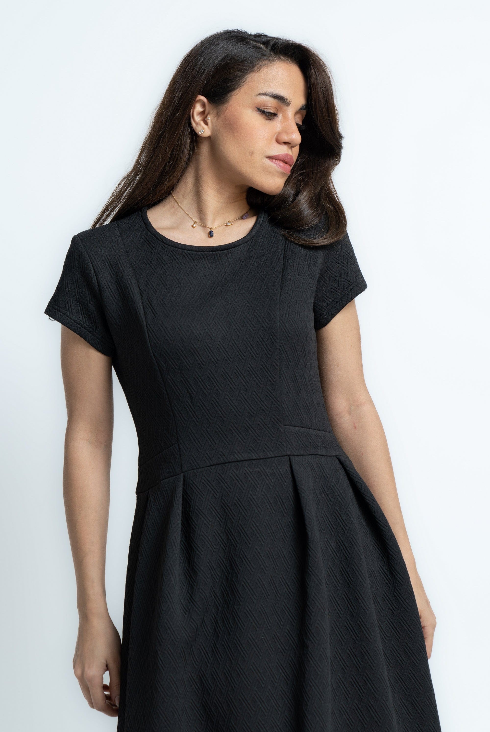 ميكا فستان ميدي بأكمام قصيرة سادة