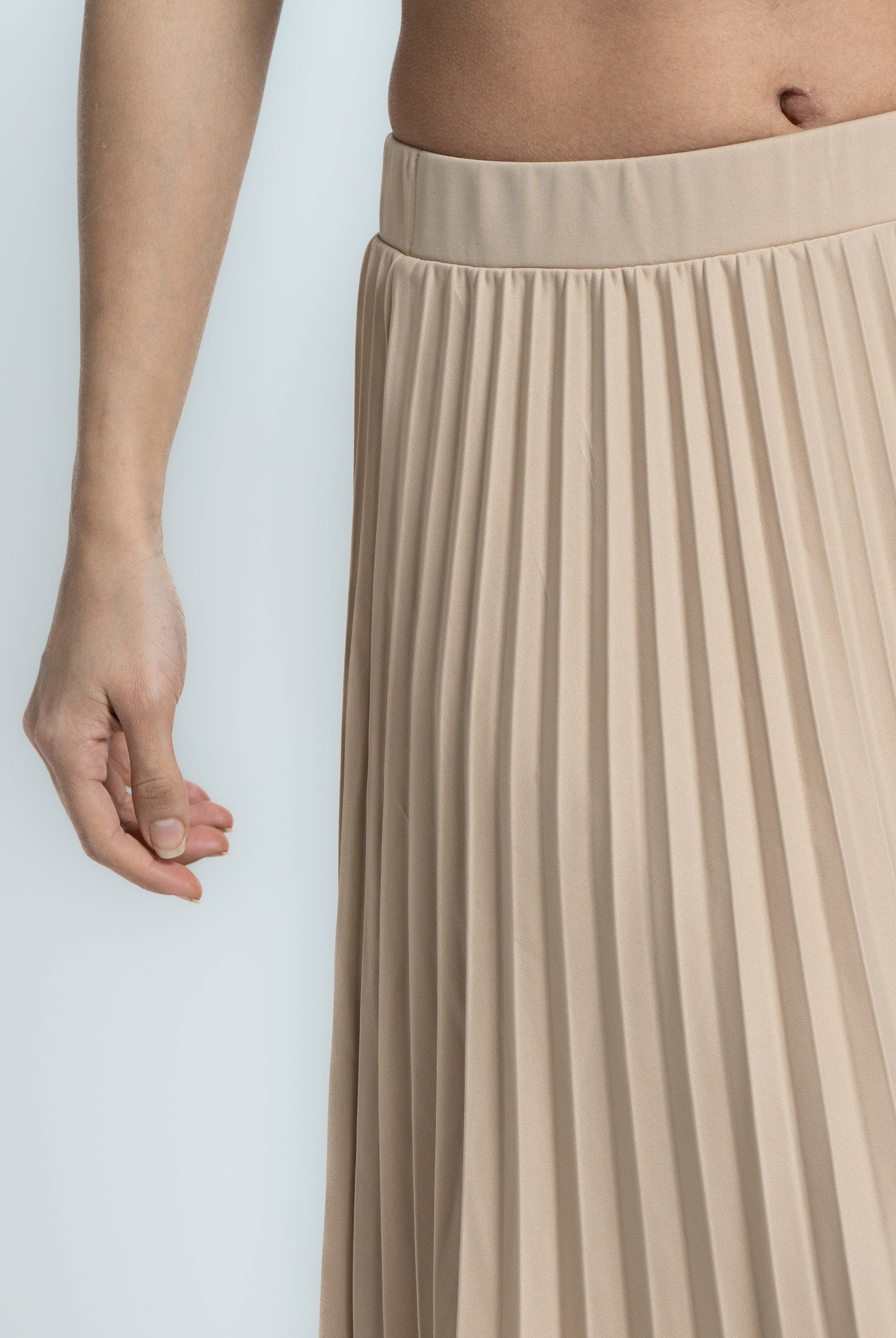 ميكا تنورة ميدي سادة بليسية