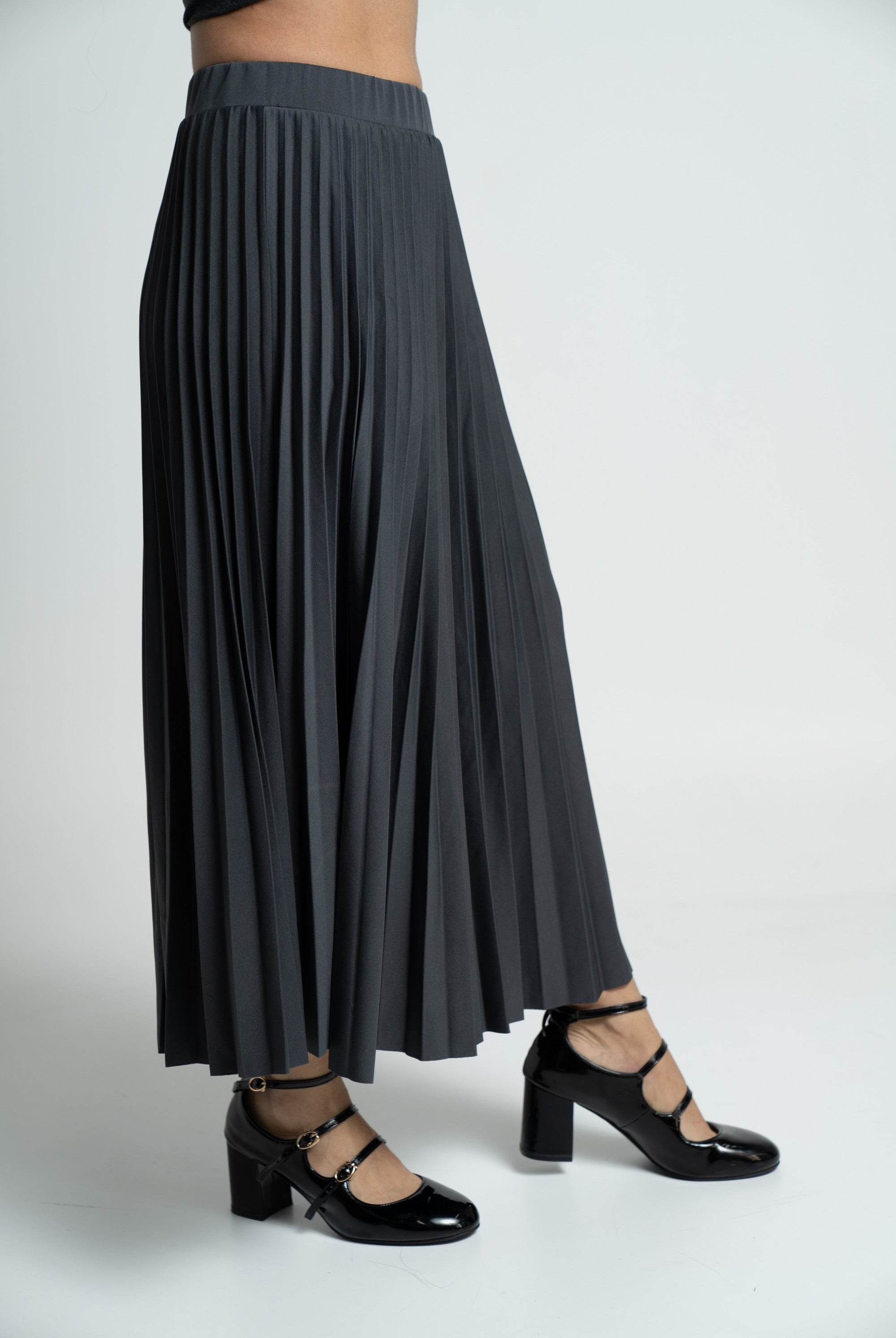 ميكا تنورة ميدي سادة بليسية