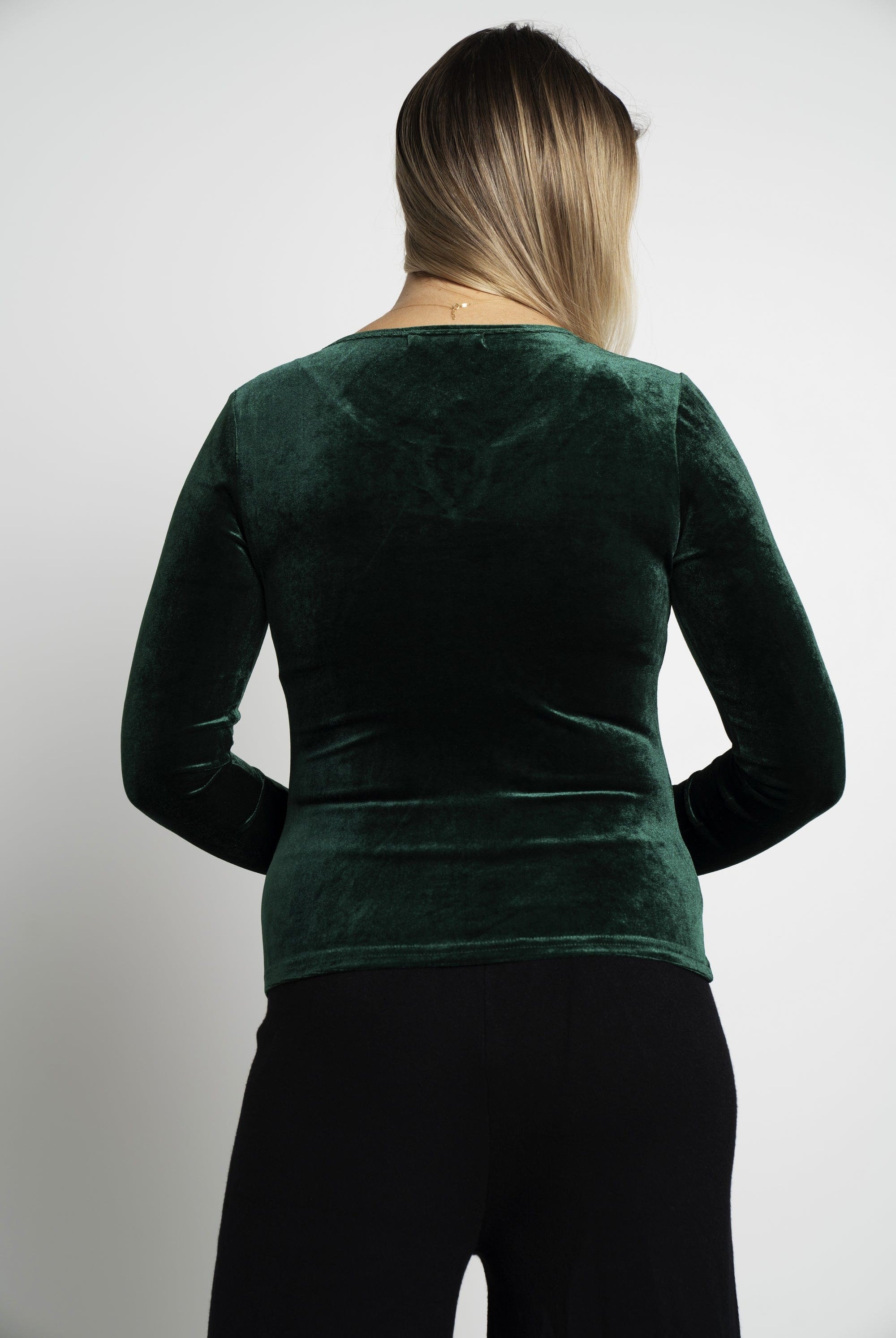 ميكا بلوزة بأكمام طويلة بخطوط من الجانبين