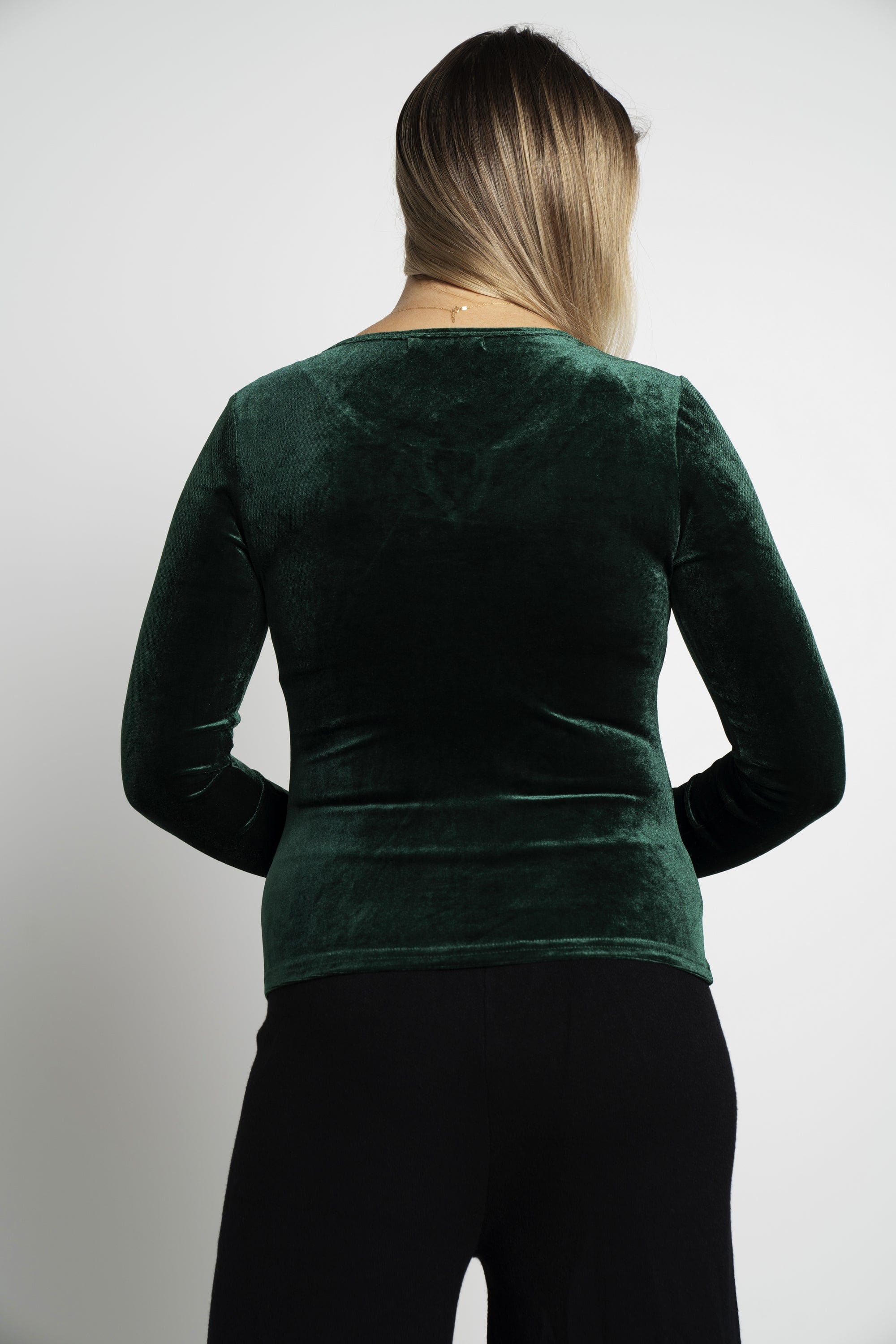 ميكا بلوزة بأكمام طويلة بخطوط من الجانبين