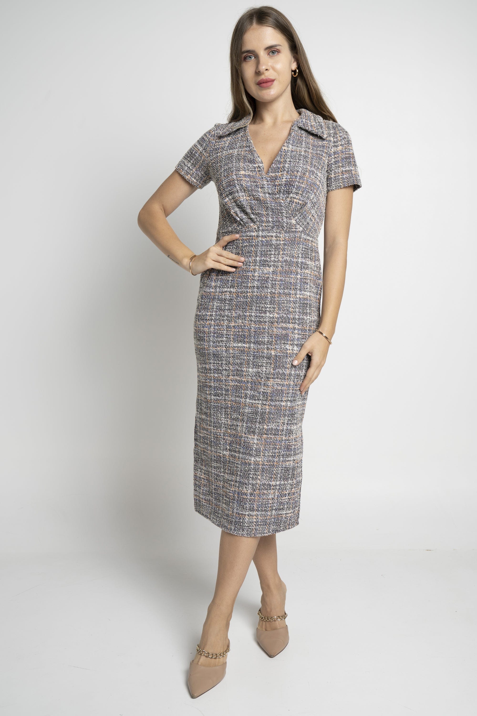 ميكا فستان ميدي بأكمام قصيرة بفتحة صدر عميقة برتقالي