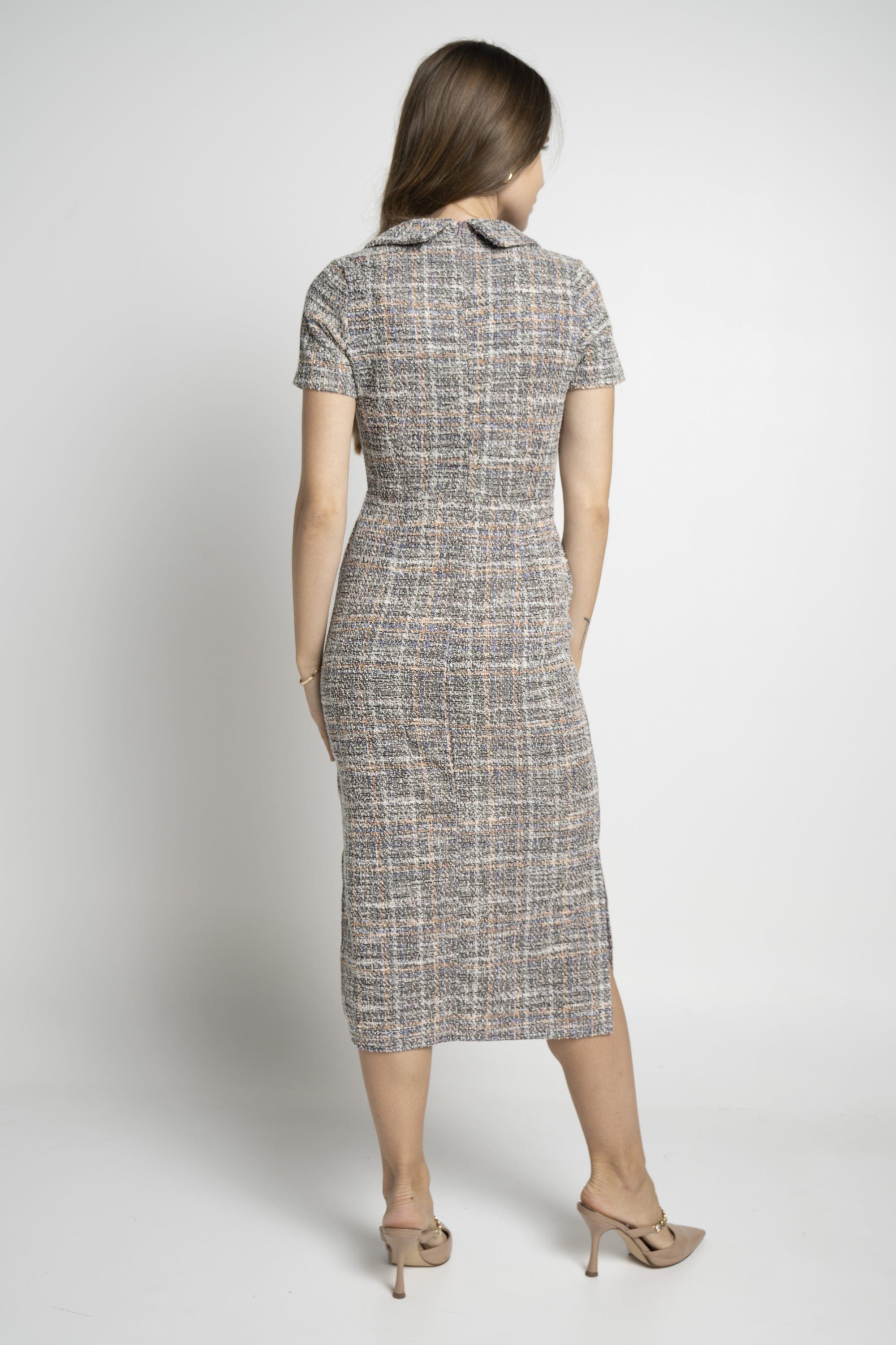 ميكا فستان ميدي بأكمام قصيرة بفتحة صدر عميقة برتقالي