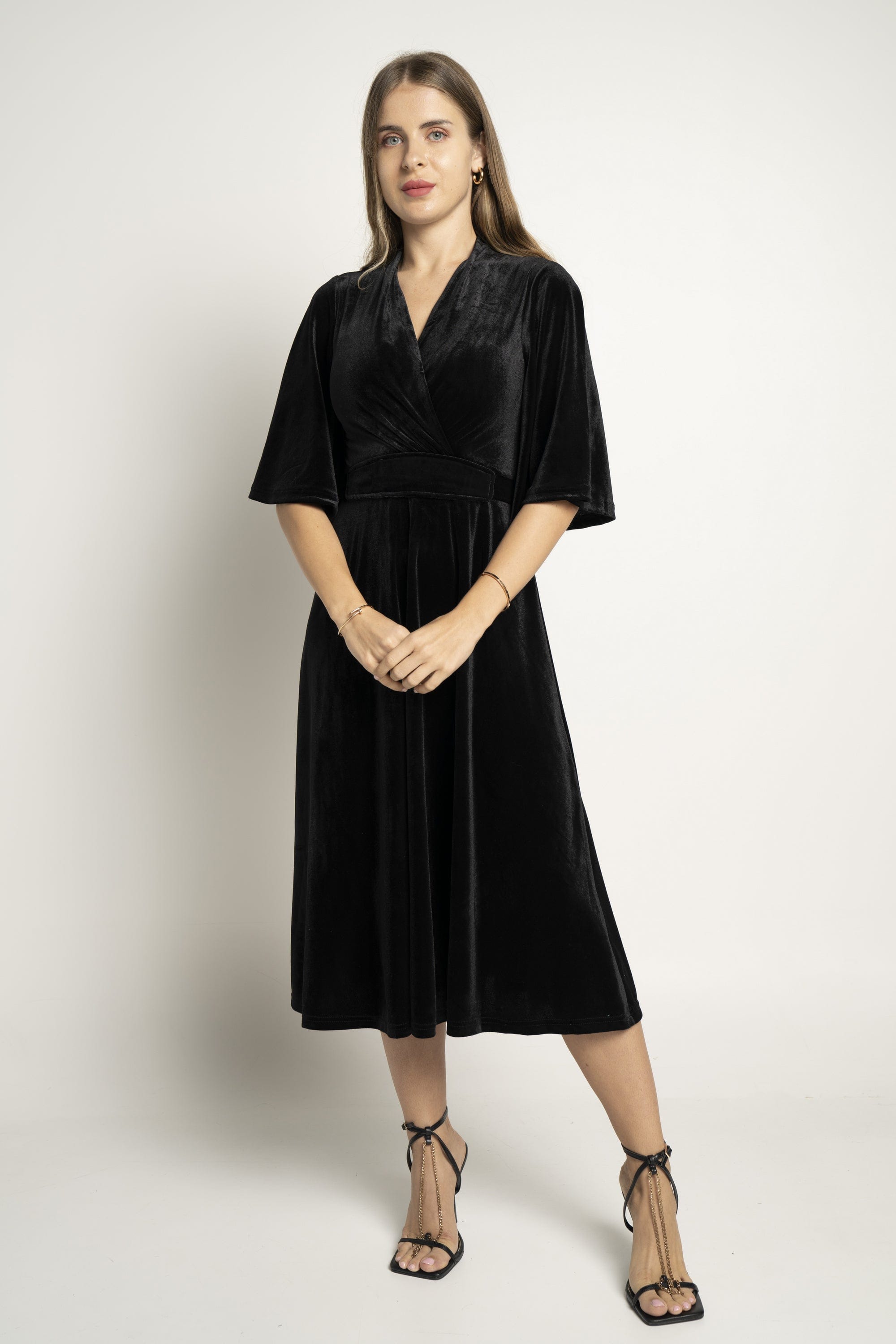 ميكا فستان ميدي بأكمام فراشة مخمل مزموم من الخصر