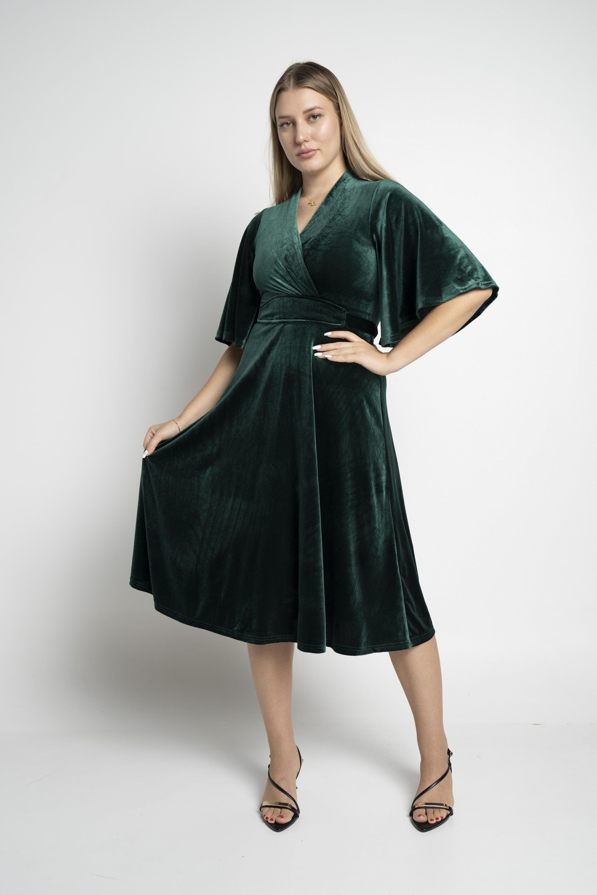 ميكا فستان ميدي بأكمام فراشة مخمل مزموم من الخصر