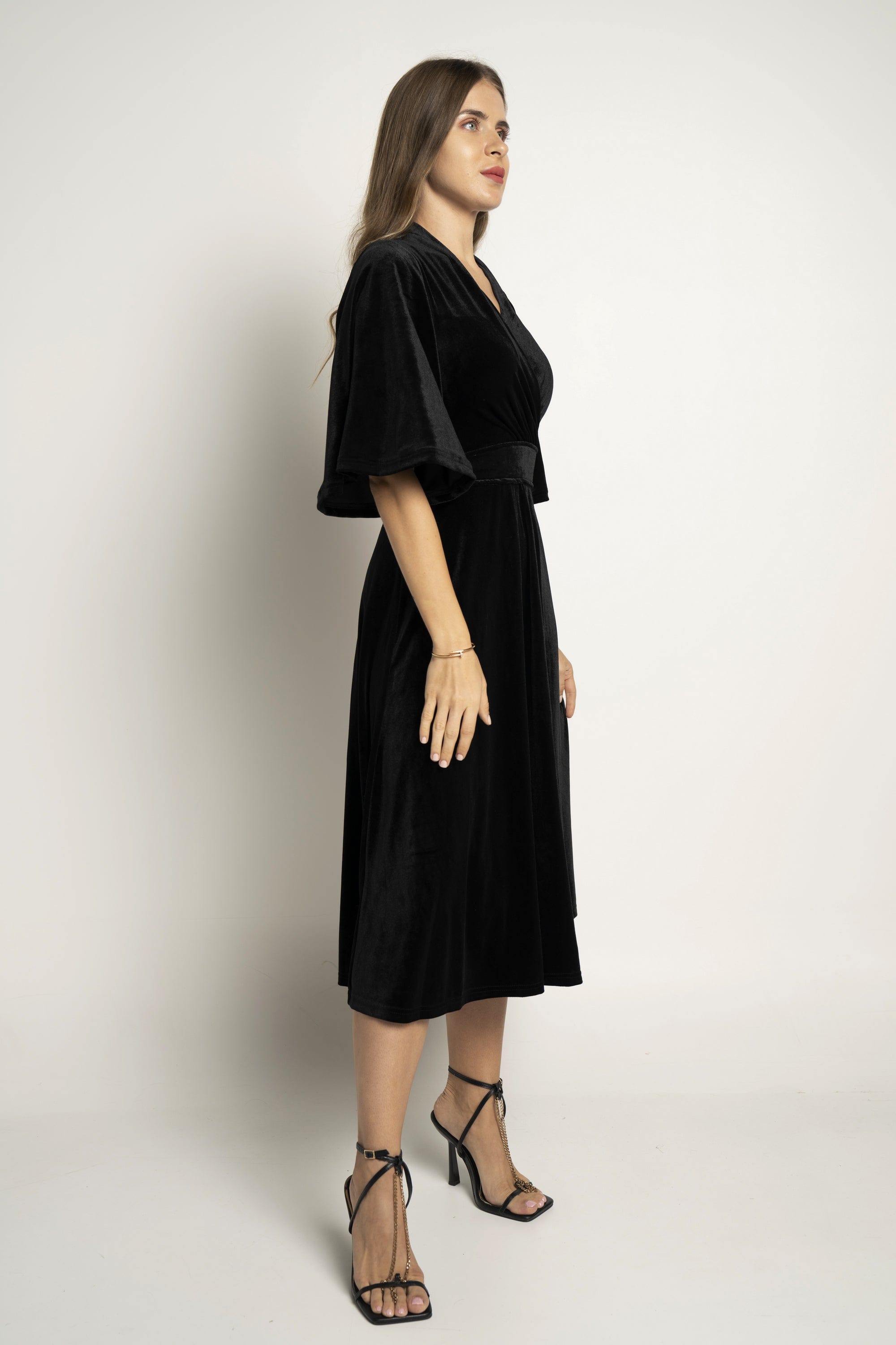 ميكا فستان ميدي بأكمام فراشة مخمل مزموم من الخصر