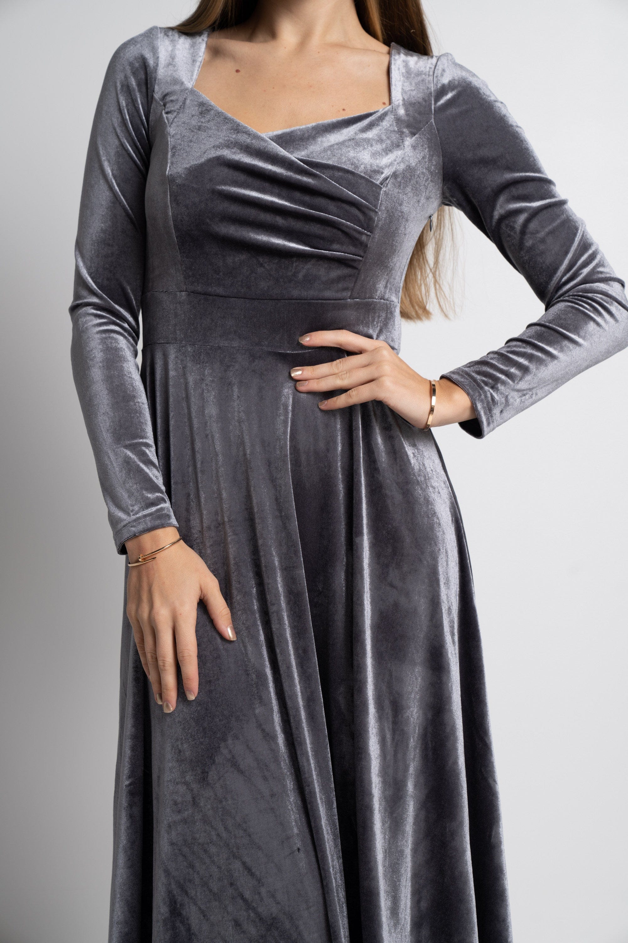 ميكا فستان نسائى سادة ميدى برقبة V كم طويل