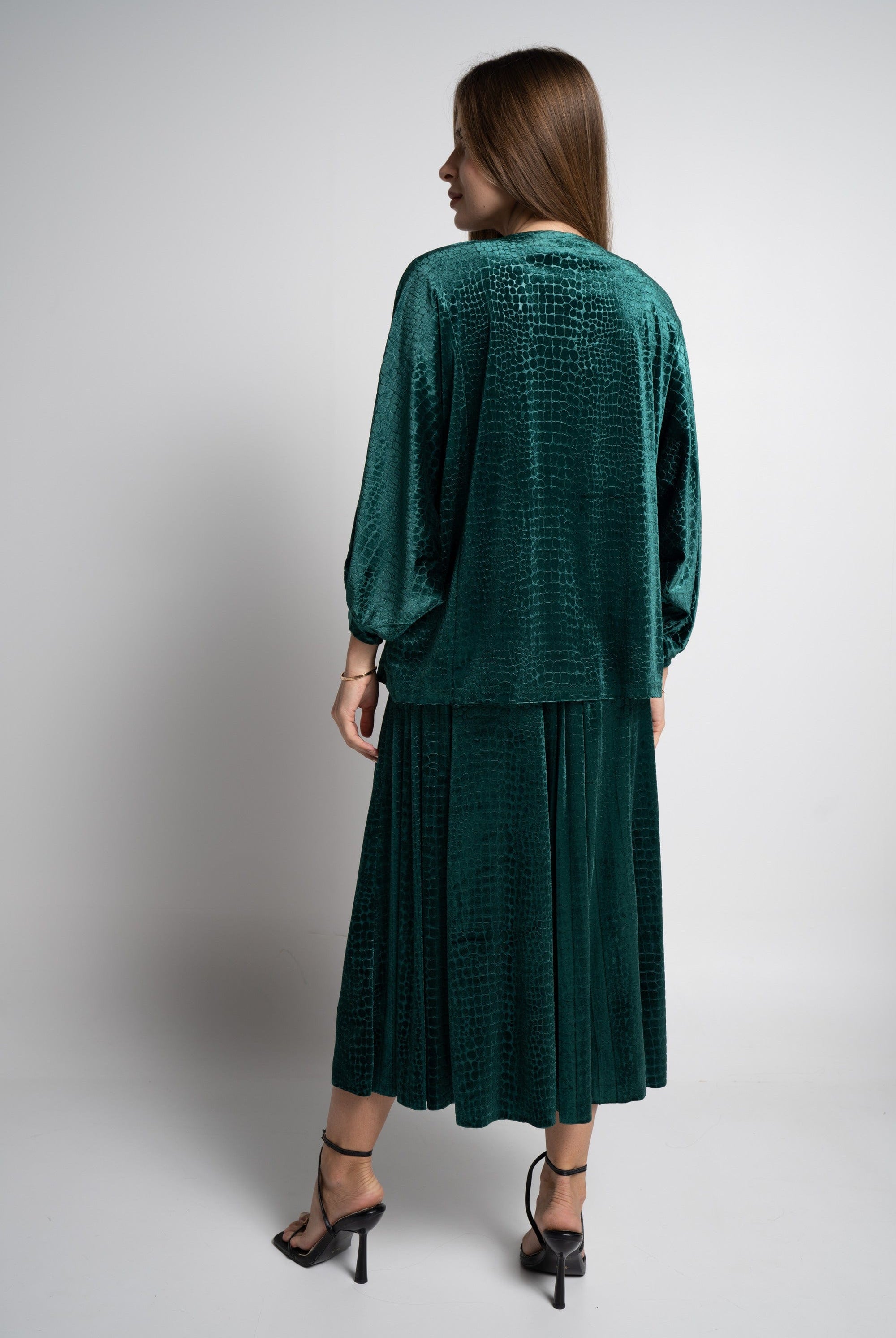 ميكا تنورة هاى وسط باستك من الخصر ومنقوشة