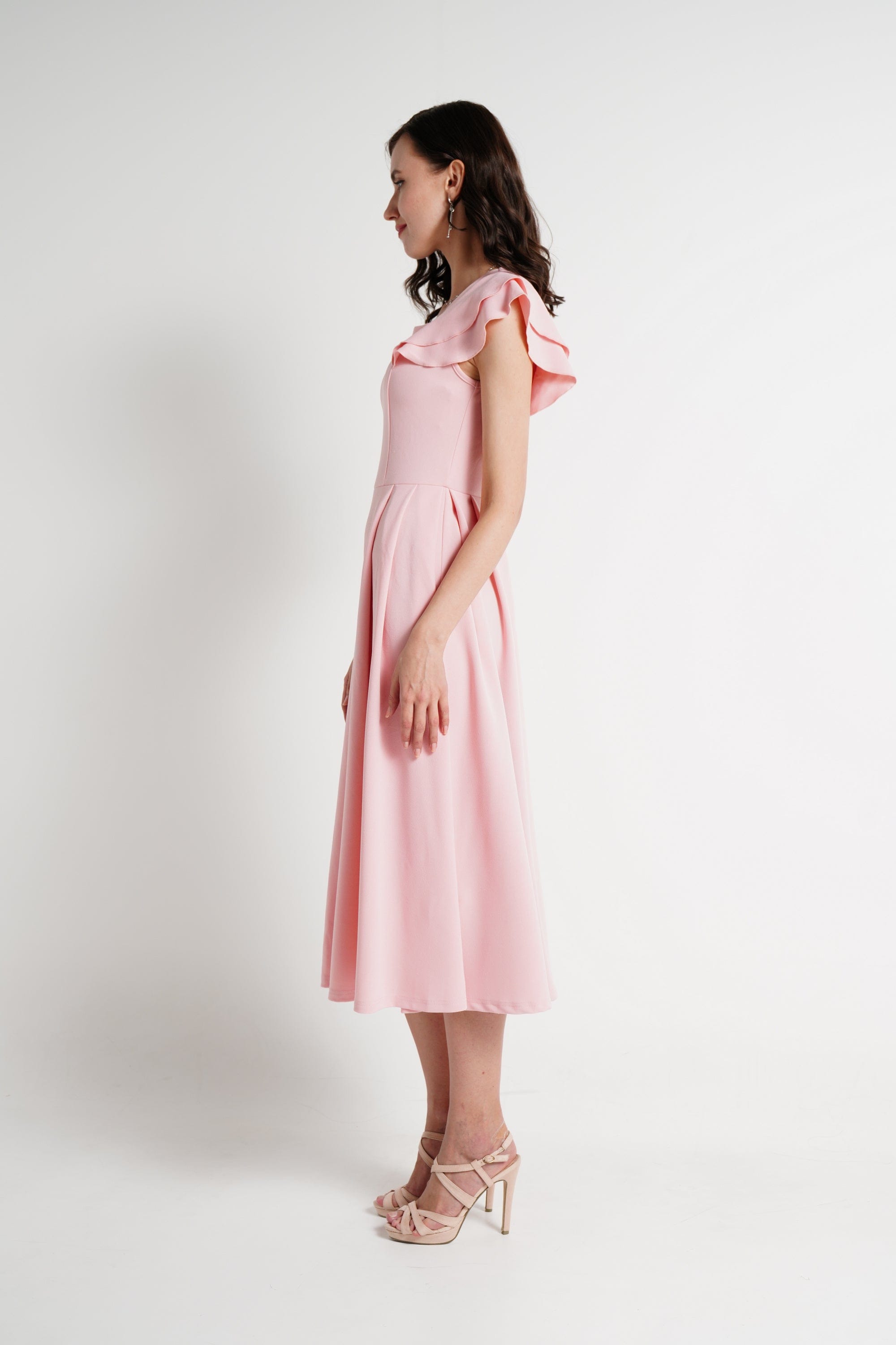 ميكا فستان ميدي بأكمام قصيرة مكشكشة سادة مخصر