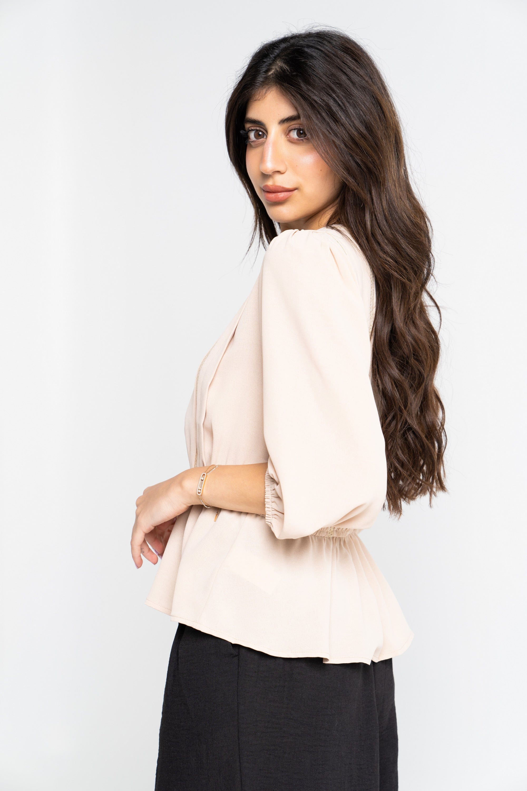 نتشي بلوزة مخصرة سادة 3/4 كم مخرم من الجانب