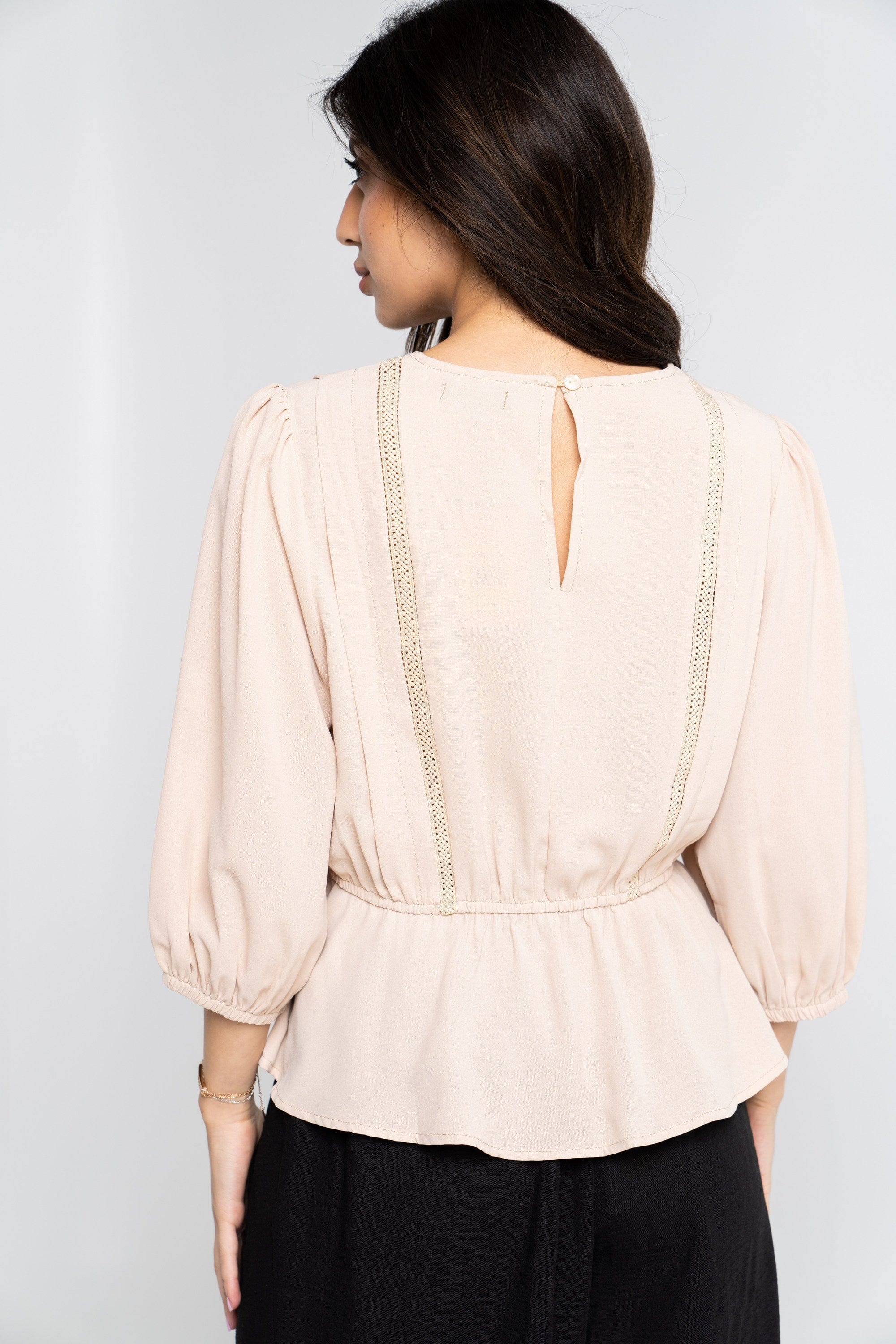 نتشي بلوزة مخصرة سادة 3/4 كم مخرم من الجانب