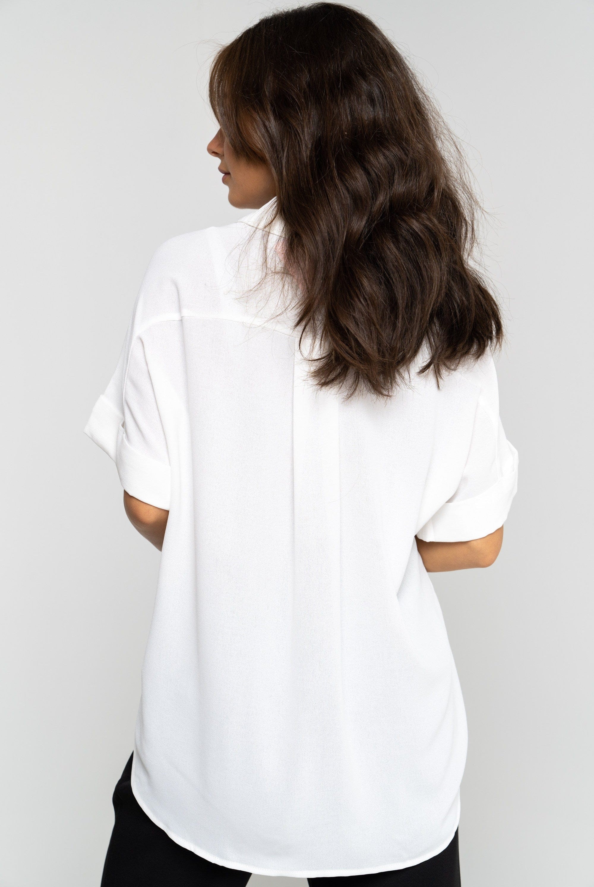 نتشي قميص سادة بأزرار أمامية كم قصير