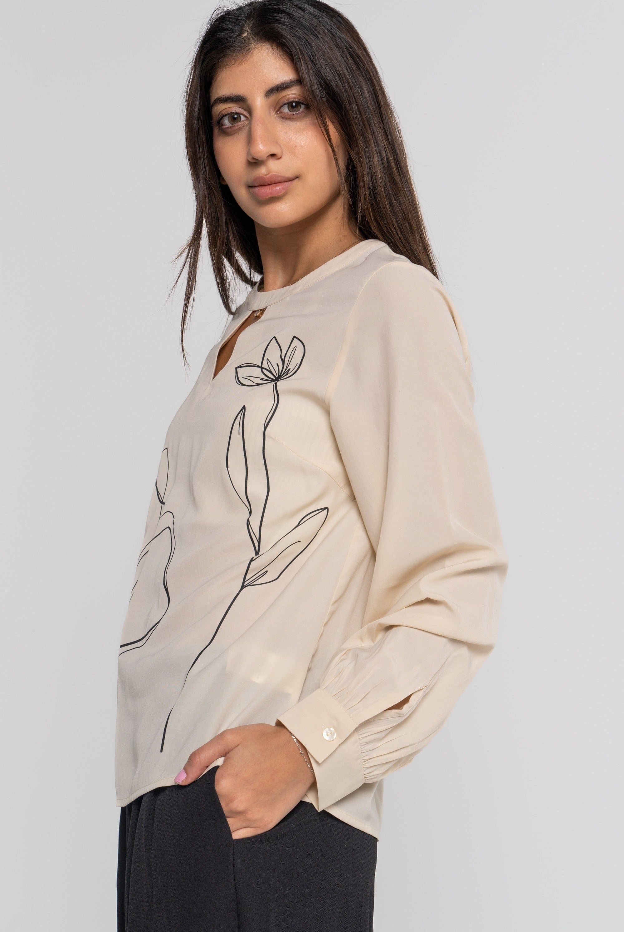 نتشي بلوزة نسائية مفتوح من الصدر بأكمام طويلة