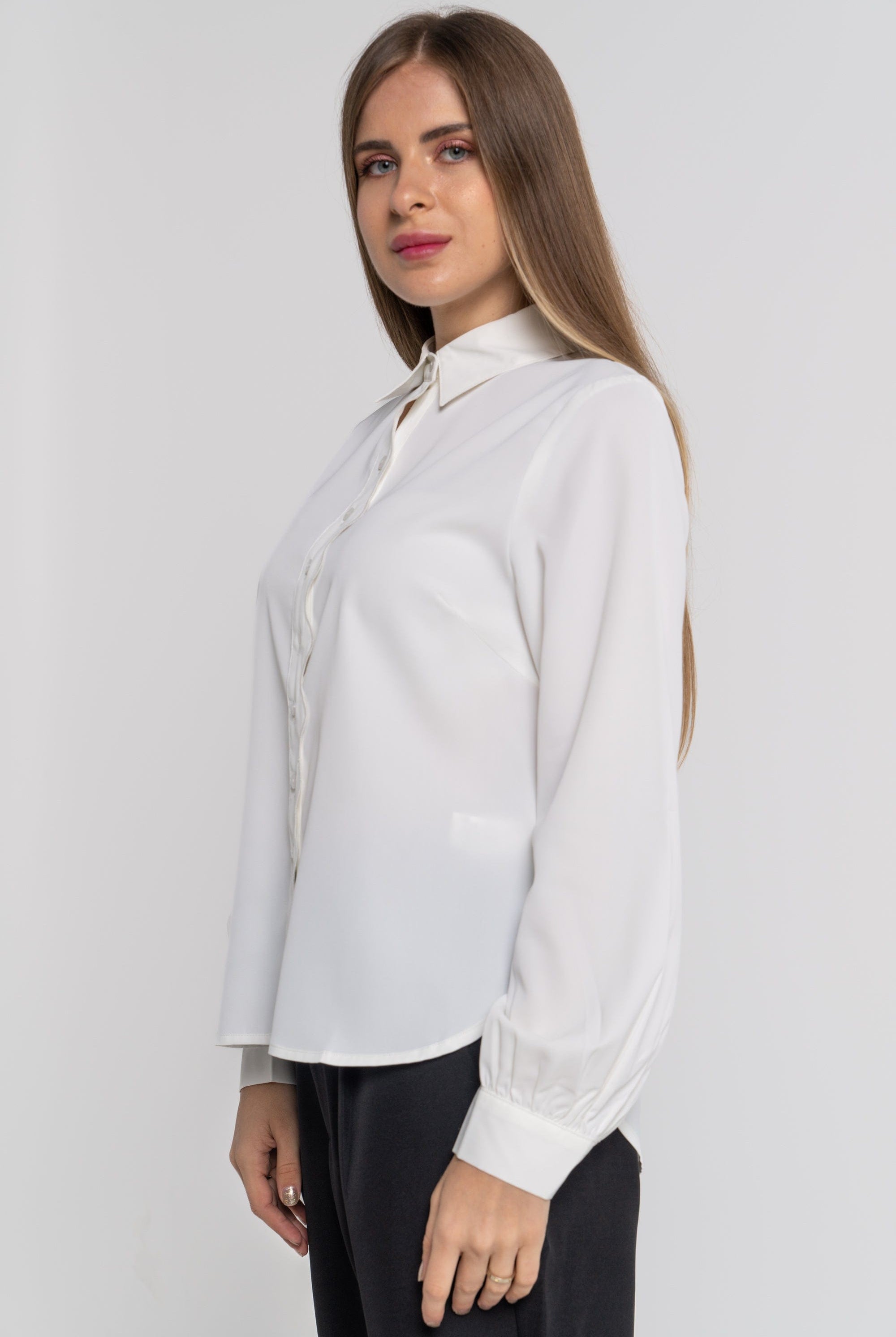 نتشي قميص سادة بأزرار أمامية مزينة بالخيط بأكمام طويلة