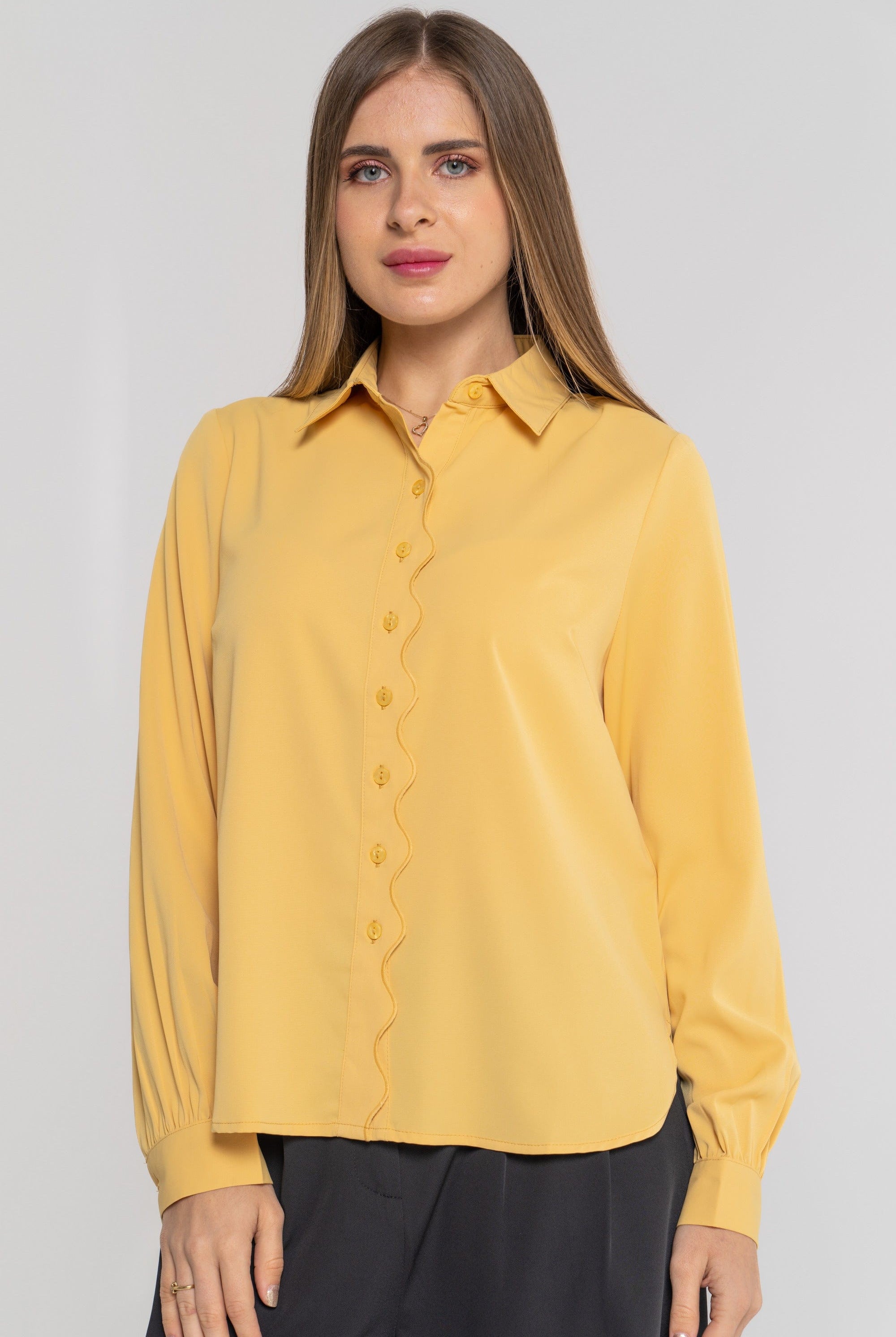 نتشي قميص سادة بأزرار أمامية مزينة بالخيط بأكمام طويلة