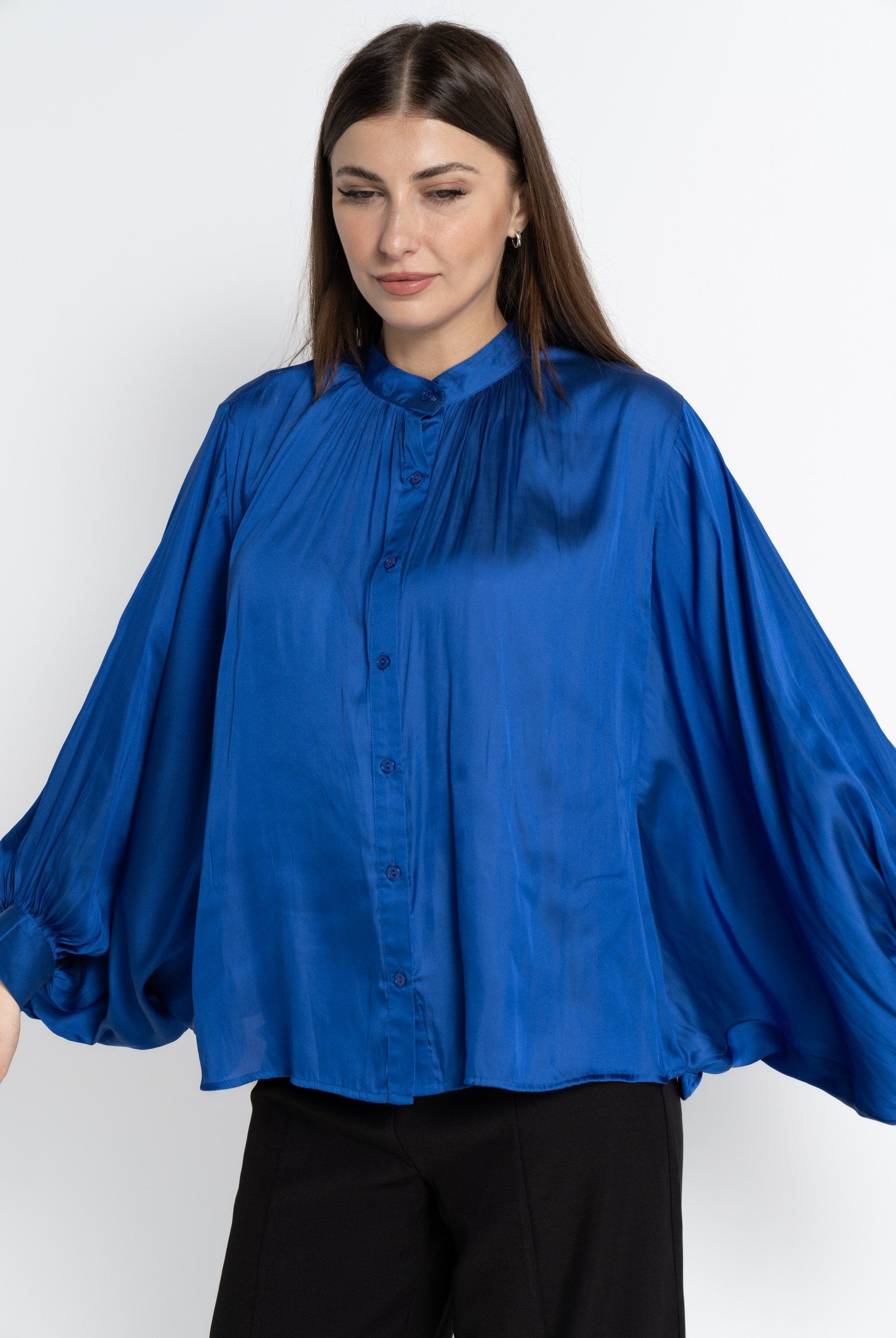 نتشي بلوزة بأكمام فراشة سادة نسائي