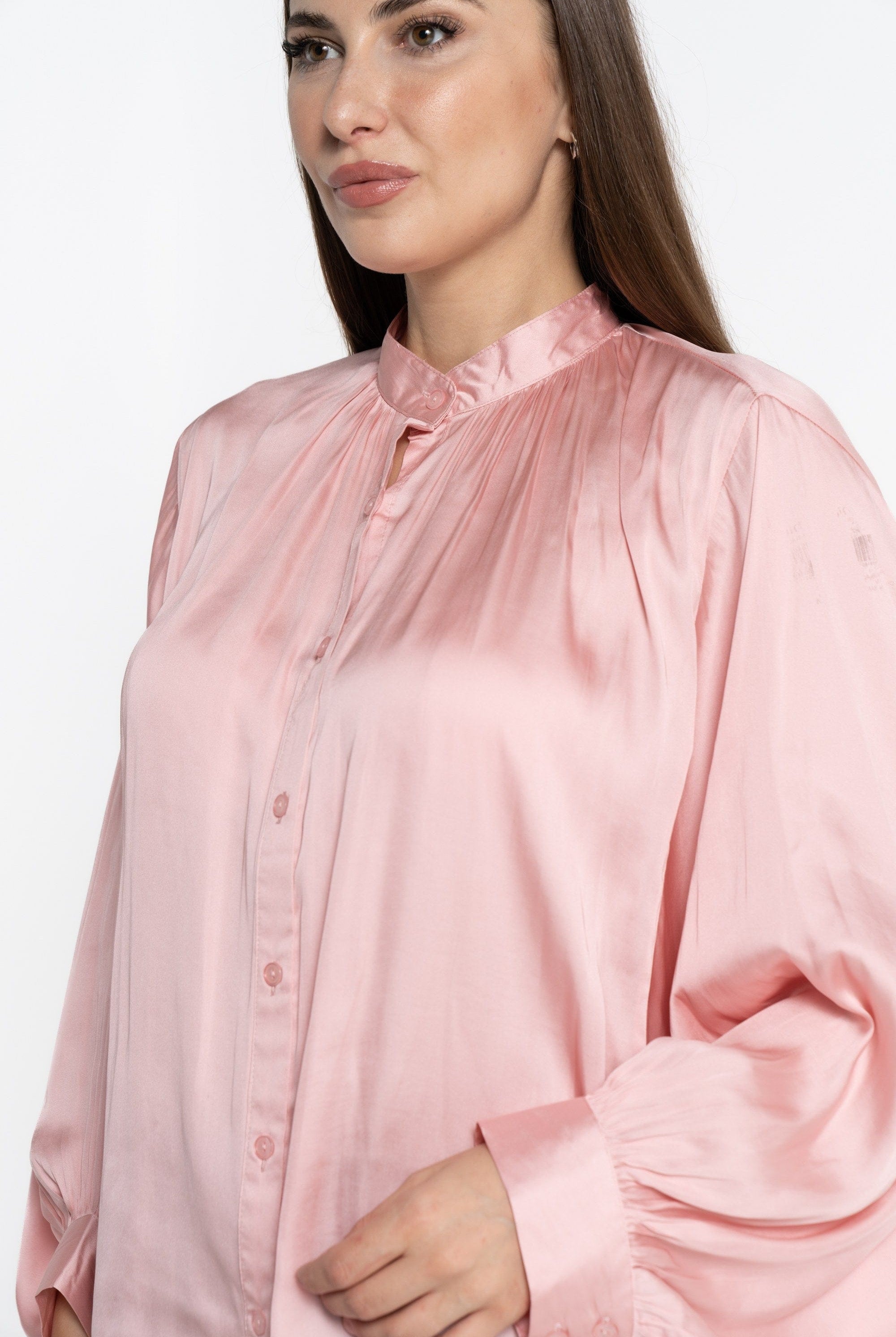 نتشي بلوزة بأكمام فراشة سادة نسائي