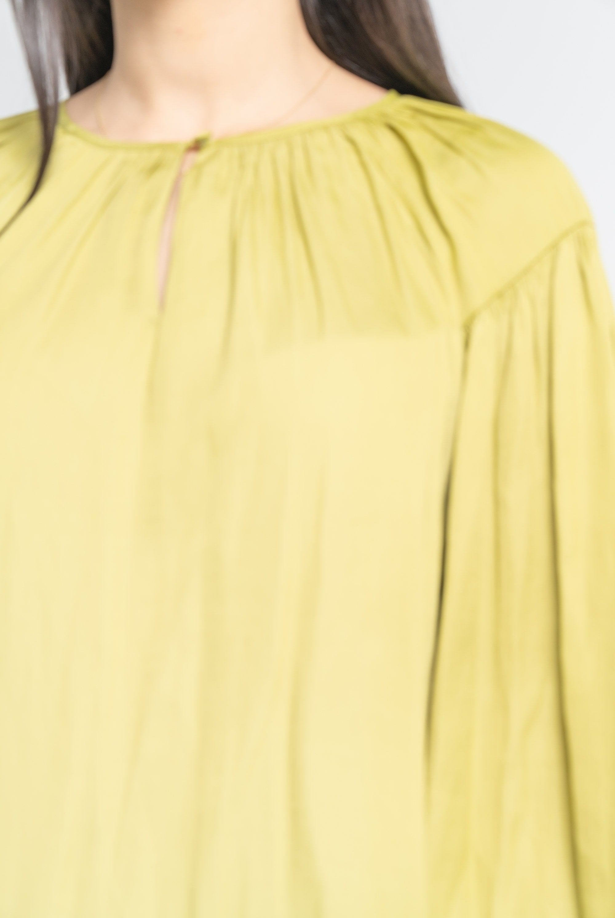 نتشي بلوزة بأكمام طويلة سادة بربطة بياقة دائرية نسائية