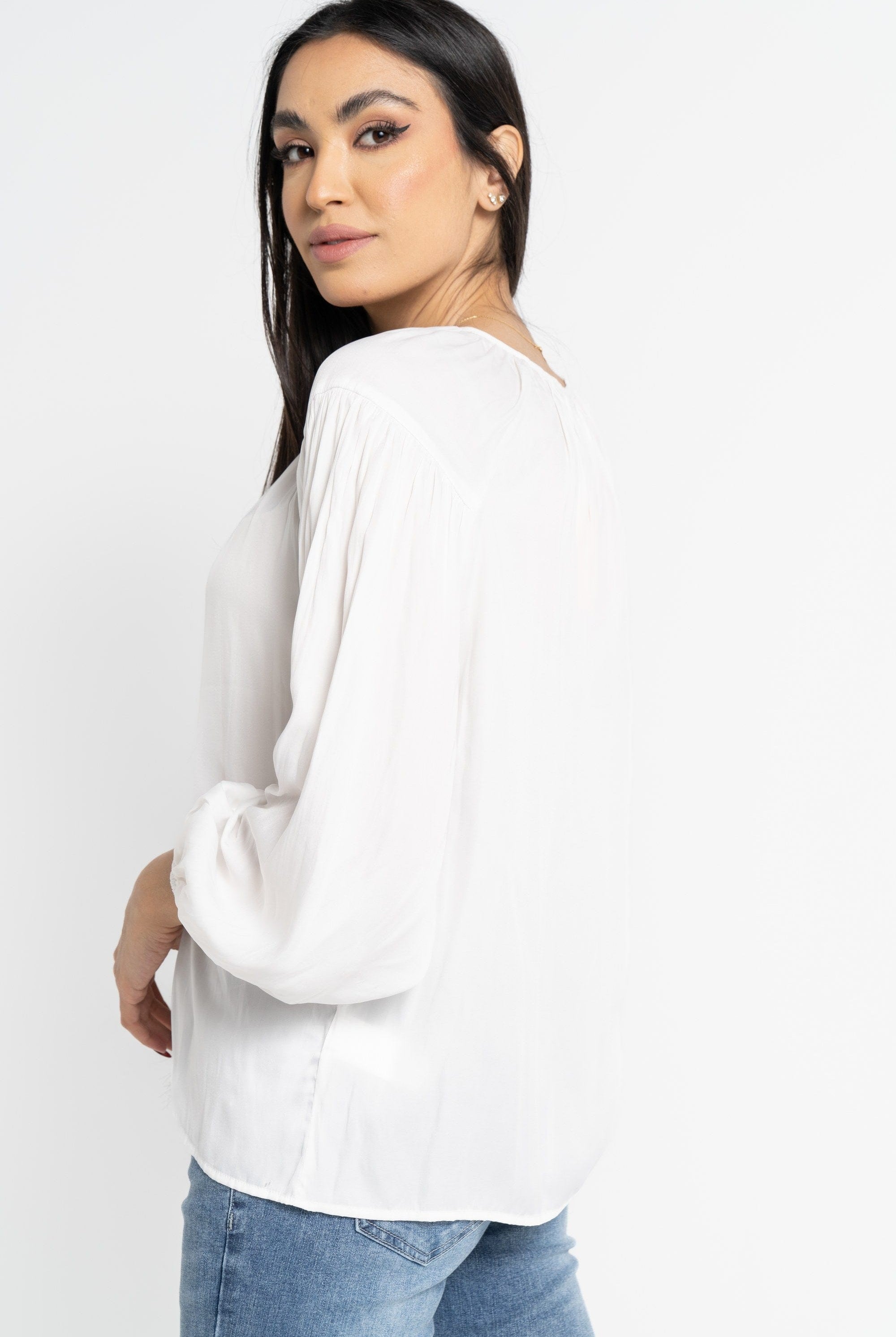 نتشي بلوزة بأكمام طويلة سادة بربطة بياقة دائرية نسائية