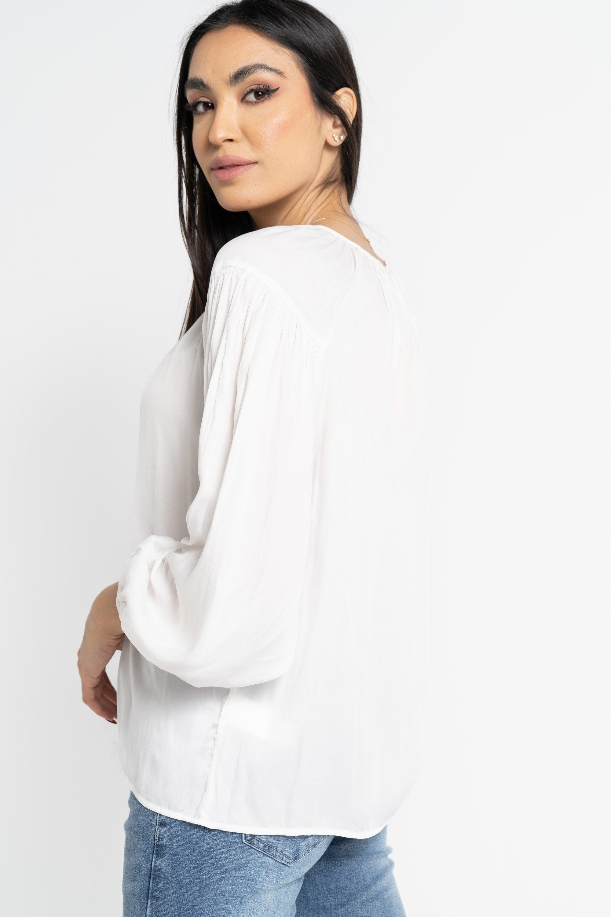 نتشي بلوزة بأكمام طويلة سادة بربطة بياقة دائرية نسائية